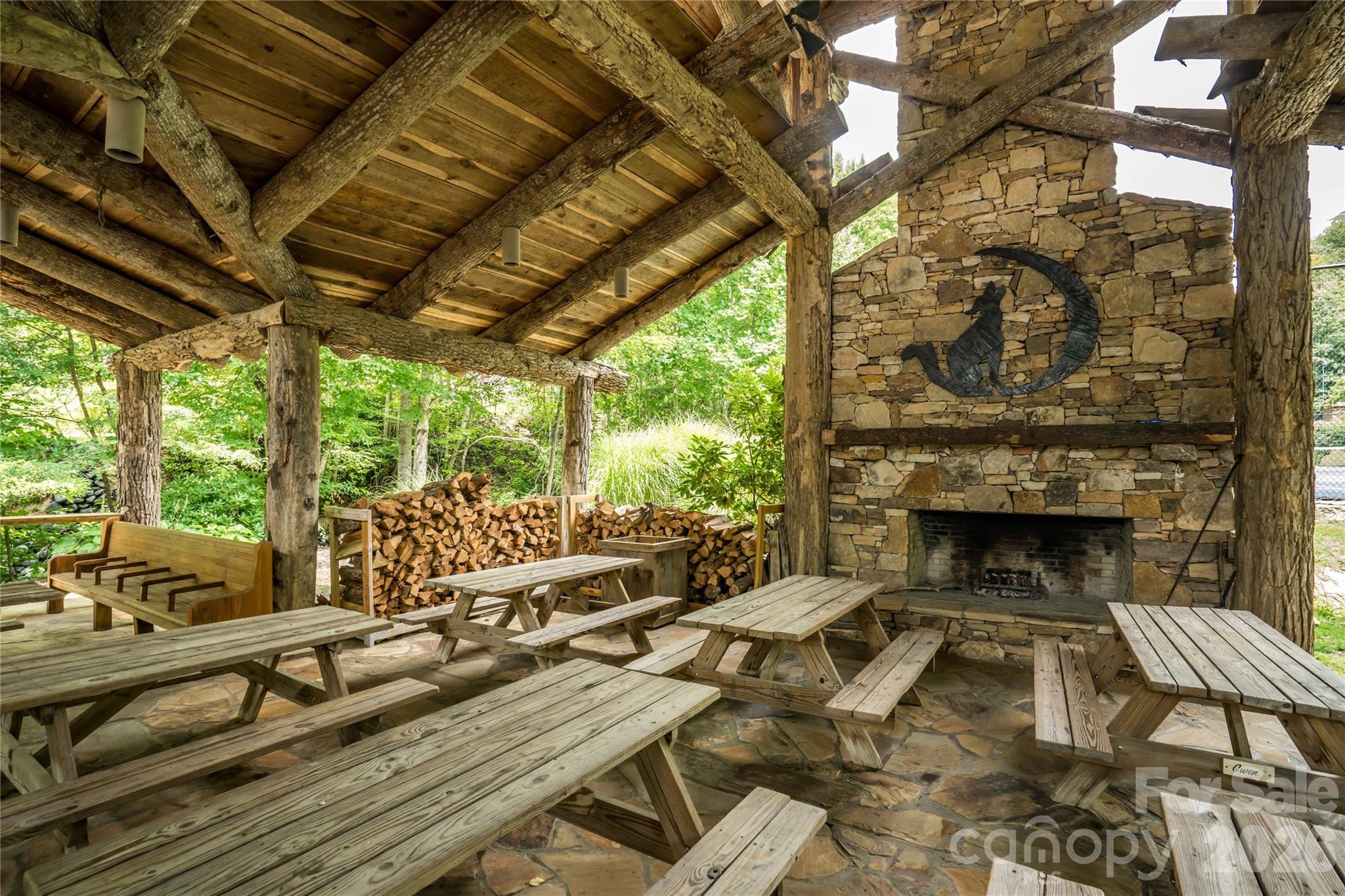 469 Tearshirt Lane — Mars Hill