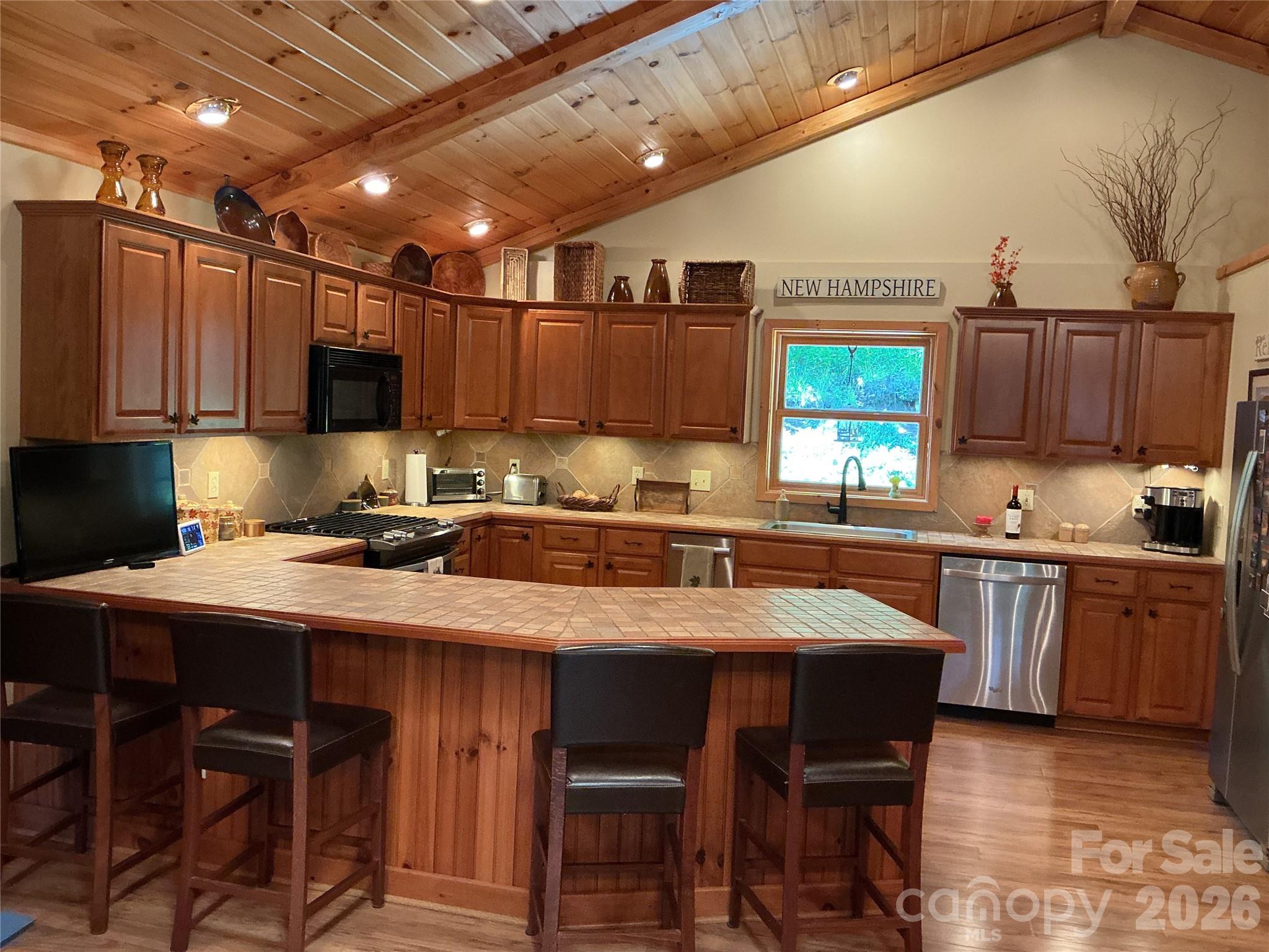 469 Tearshirt Lane — Mars Hill