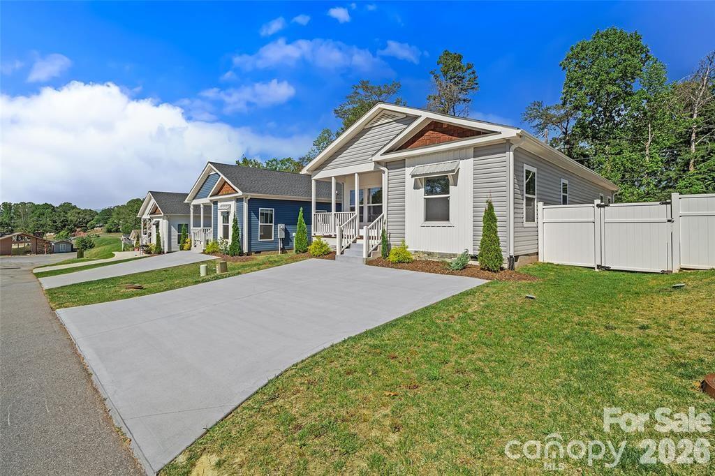 124 Bellamy Road — Asheville