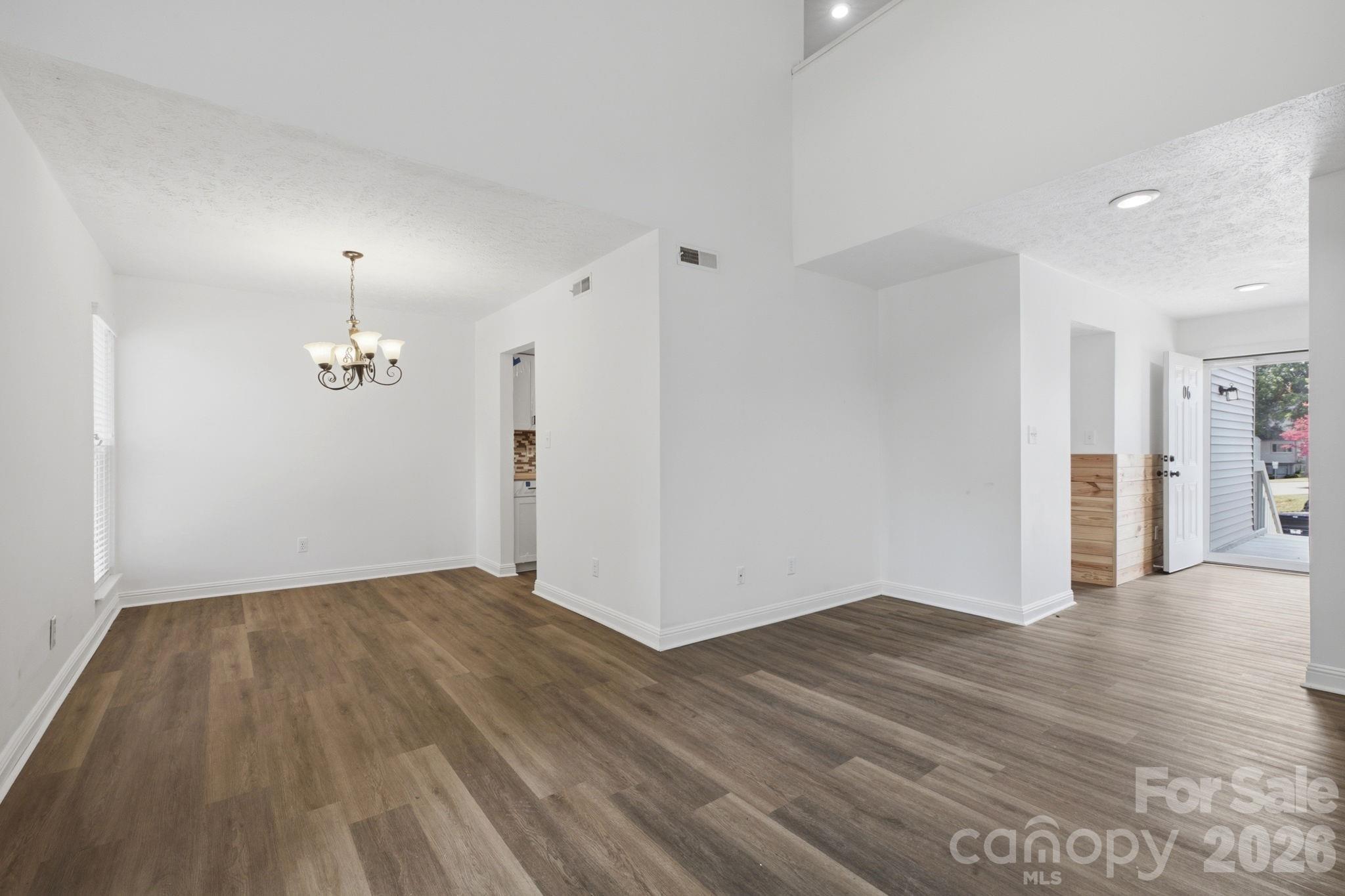1050 21st Avenue NW #6 — Hickory