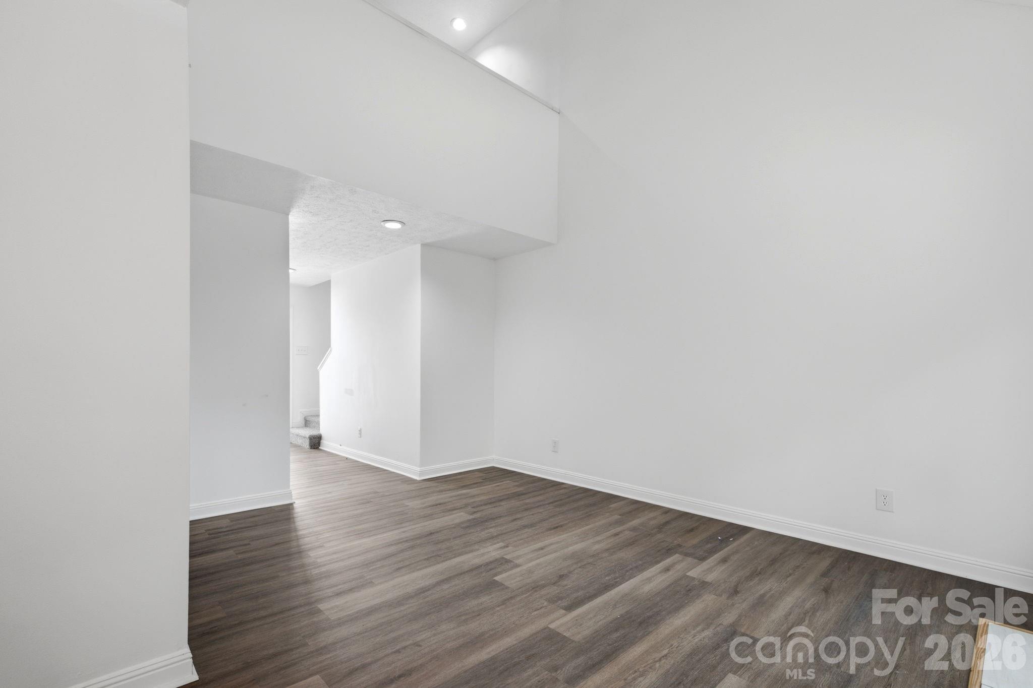 1050 21st Avenue NW #6 — Hickory
