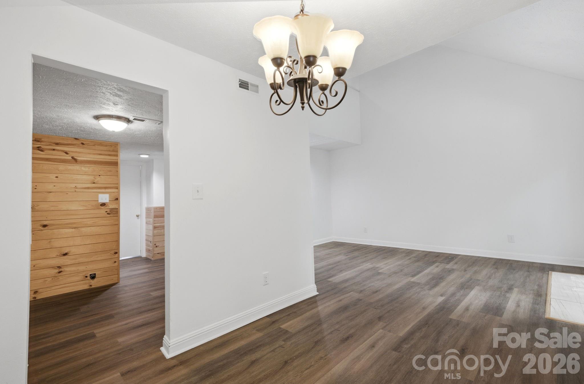 1050 21st Avenue NW #6 — Hickory