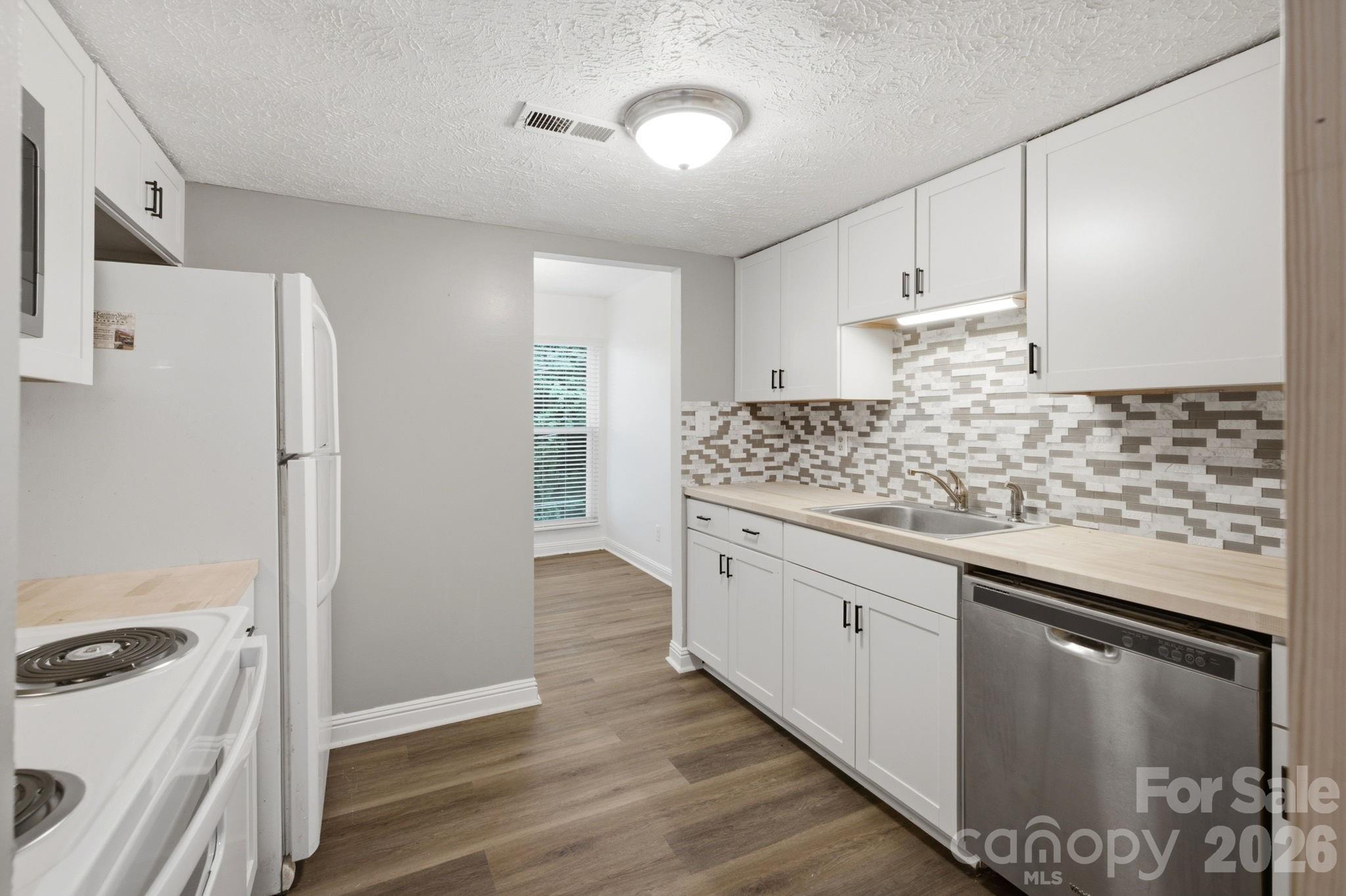 1050 21st Avenue NW #6 — Hickory