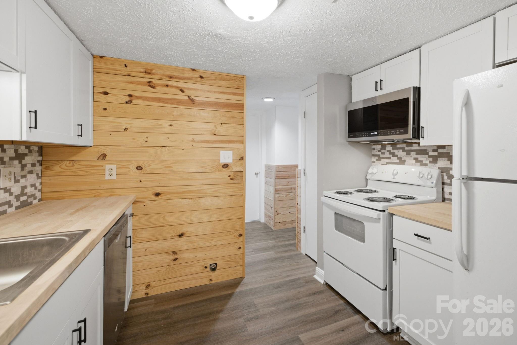 1050 21st Avenue NW #6 — Hickory