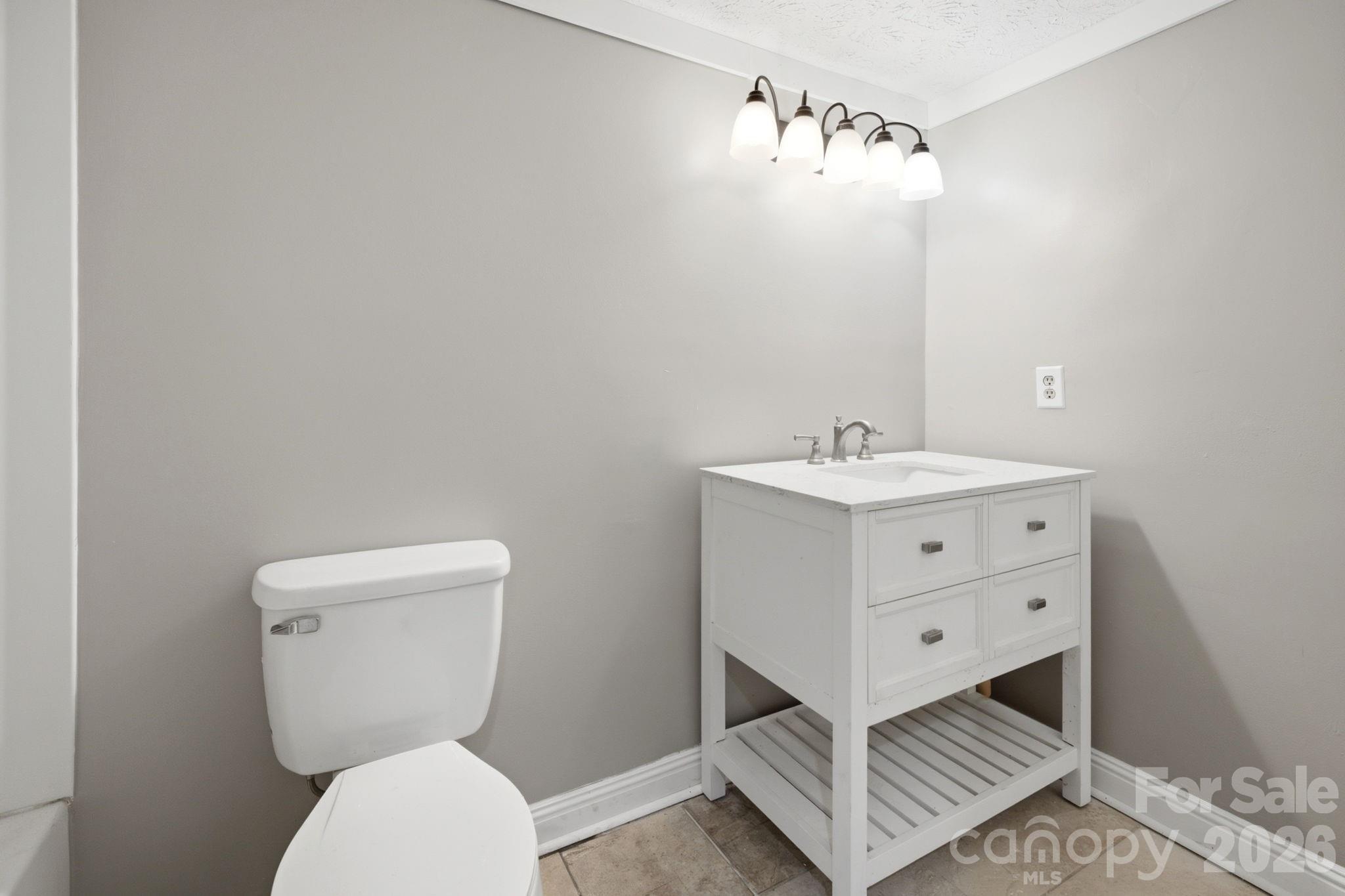1050 21st Avenue NW #6 — Hickory