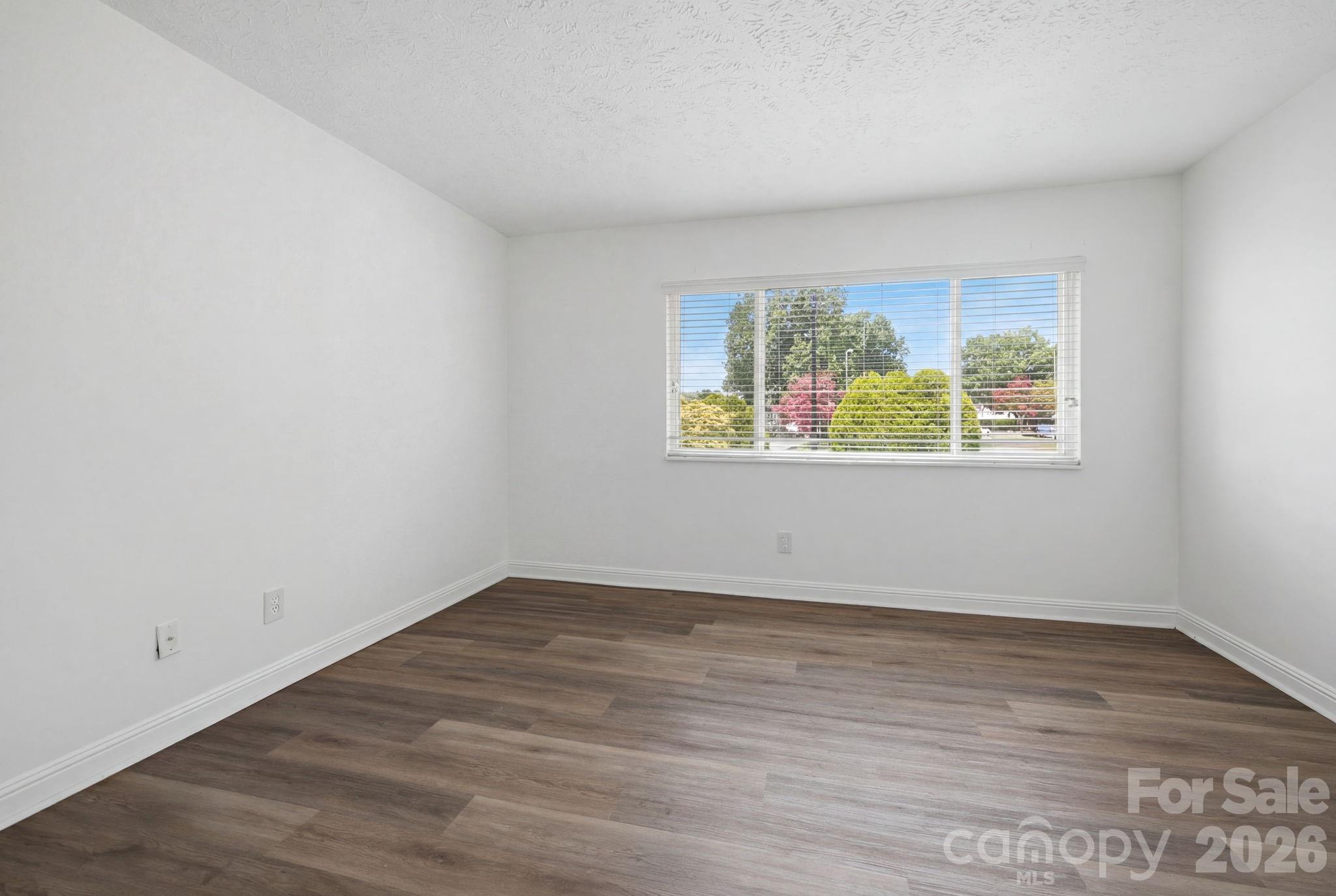 1050 21st Avenue NW #6 — Hickory