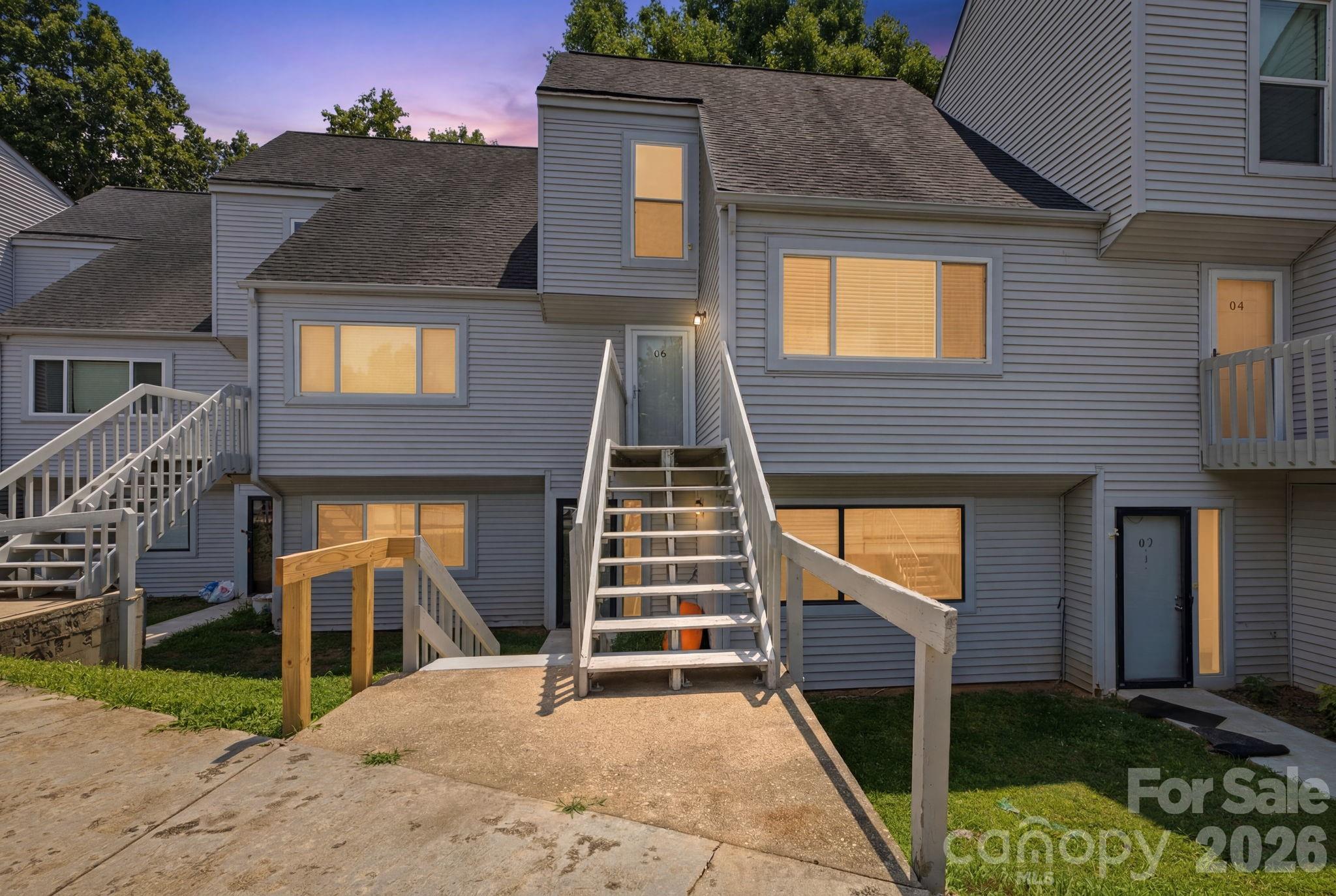 1050 21st Avenue NW #6 — Hickory