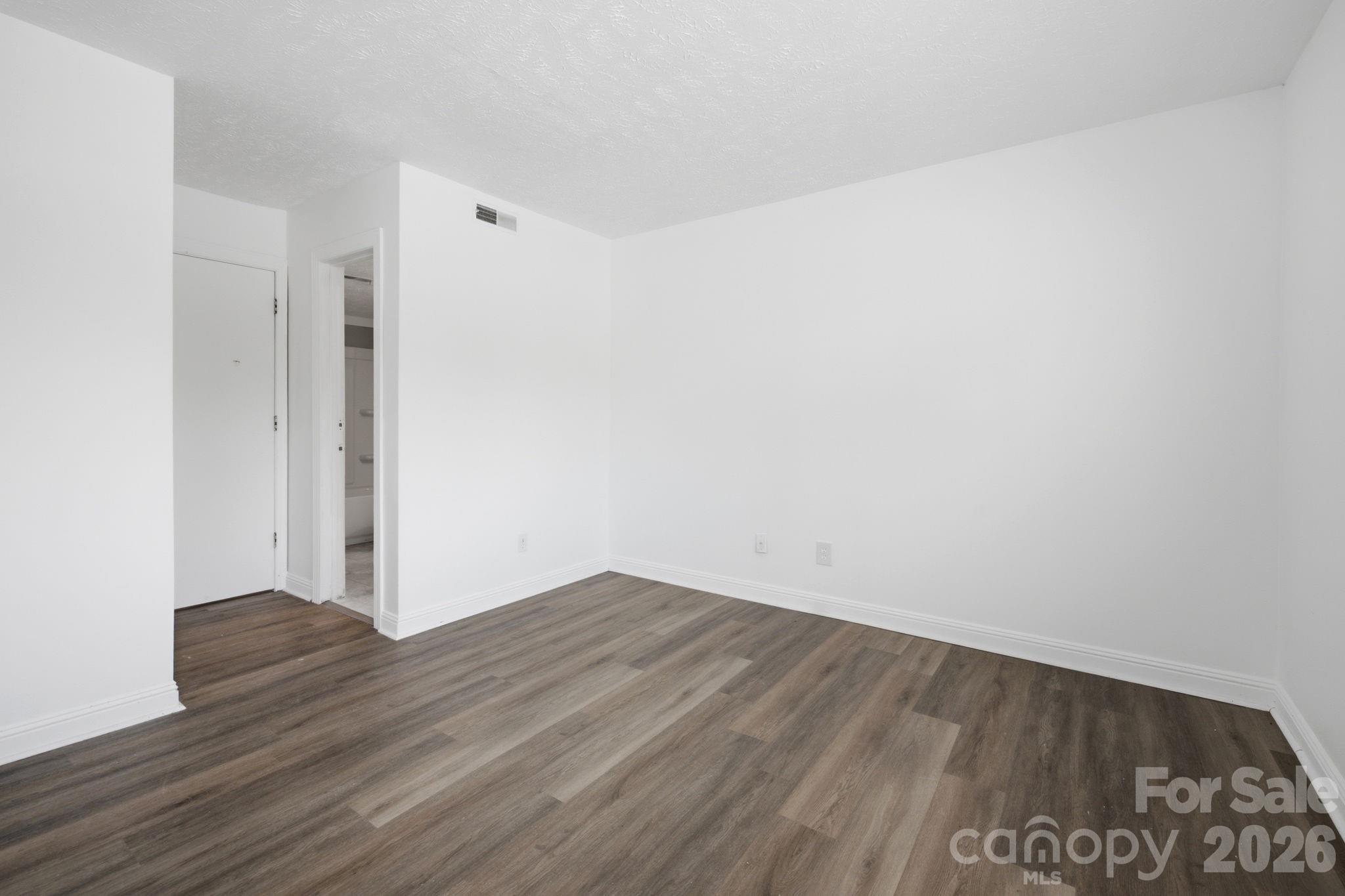 1050 21st Avenue NW #6 — Hickory