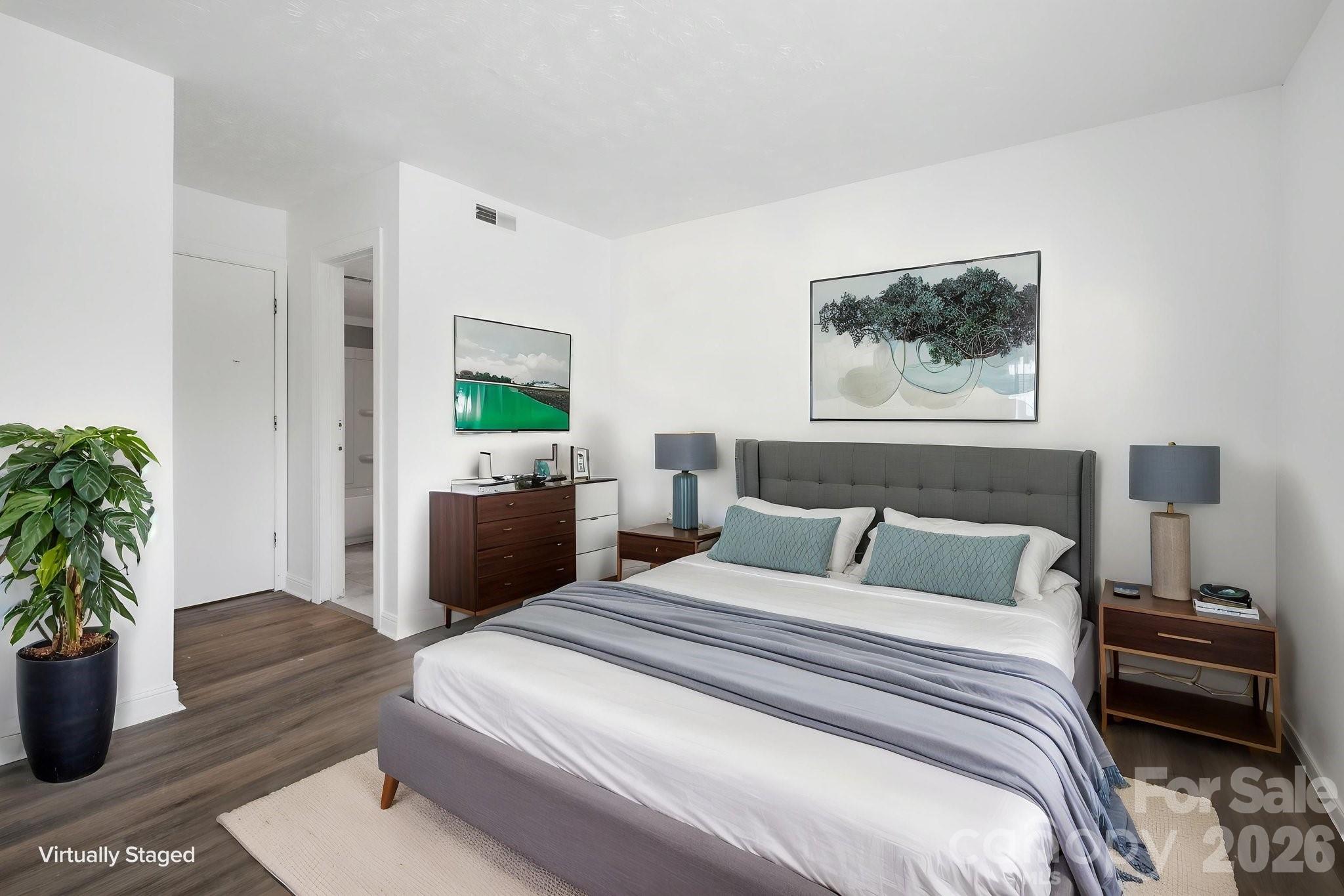 1050 21st Avenue NW #6 — Hickory