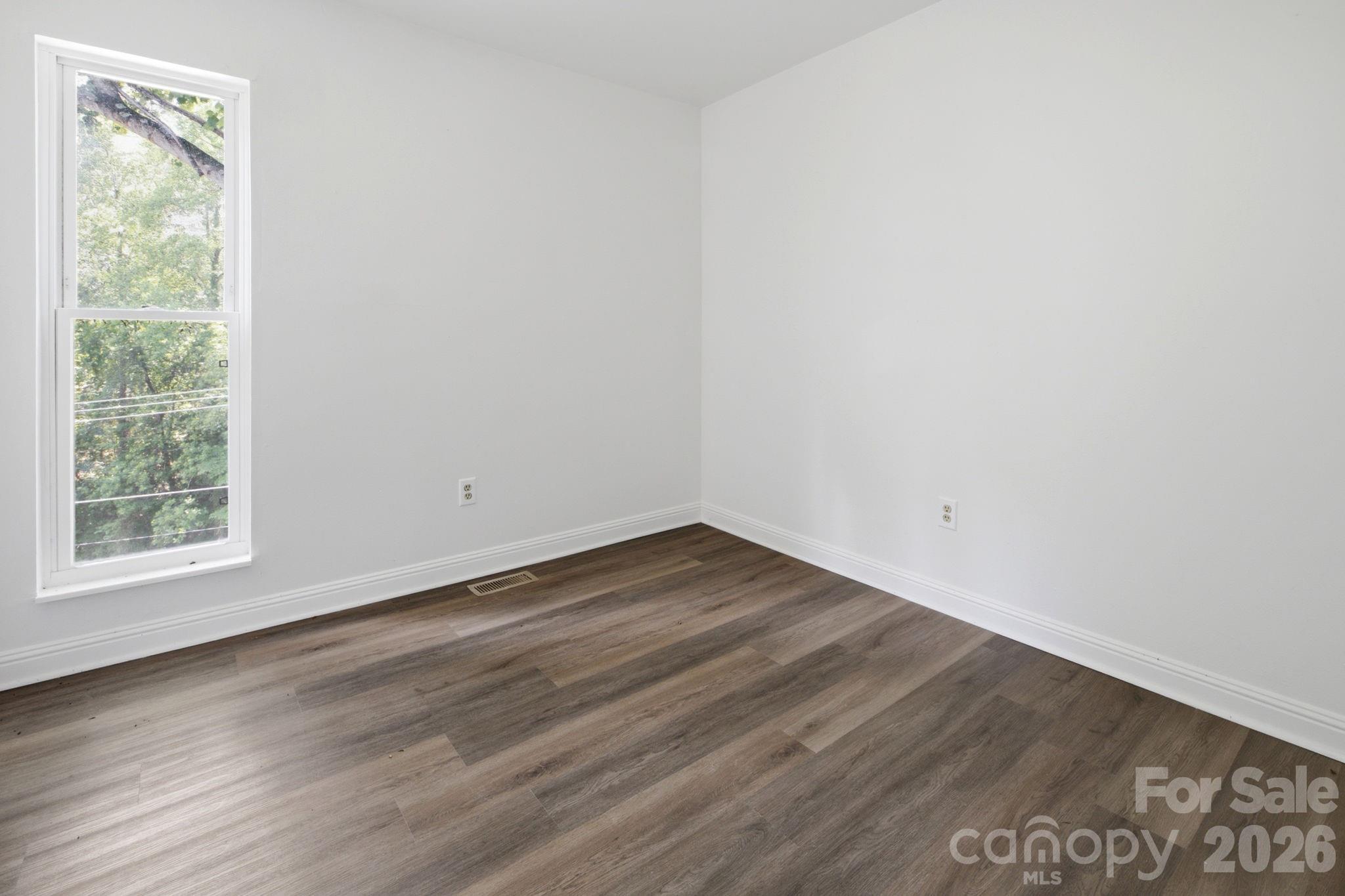 1050 21st Avenue NW #6 — Hickory