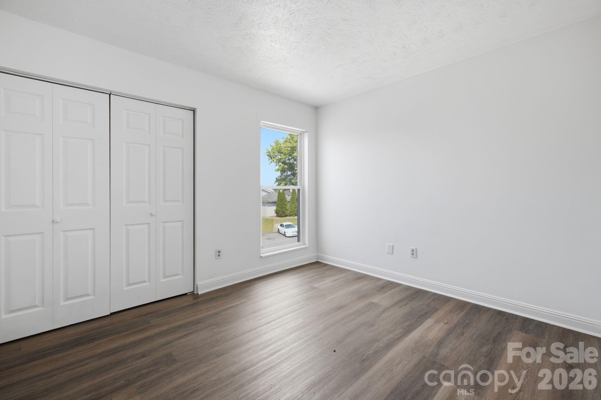 1050 21st Avenue NW #6 — Hickory
