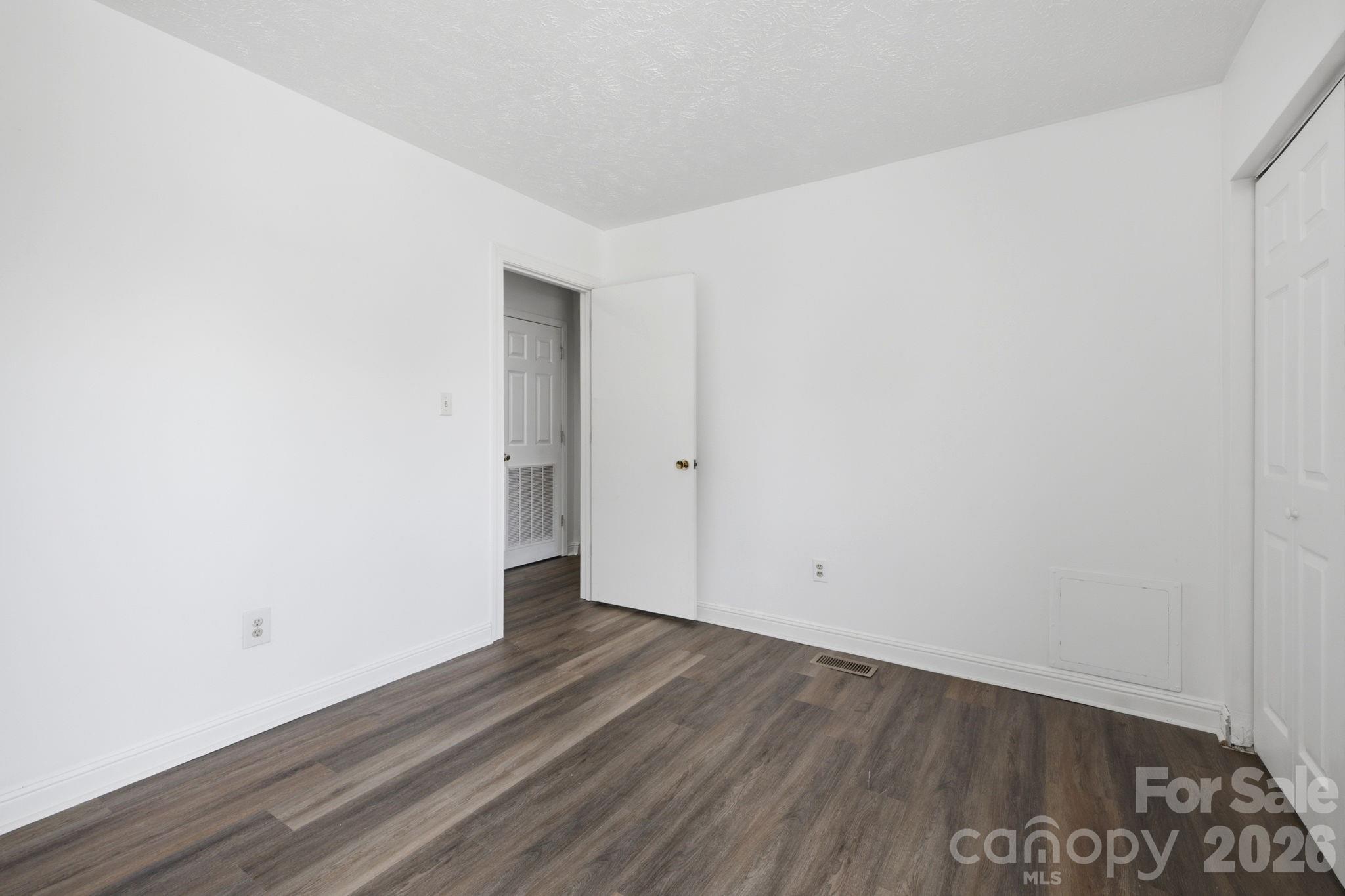 1050 21st Avenue NW #6 — Hickory