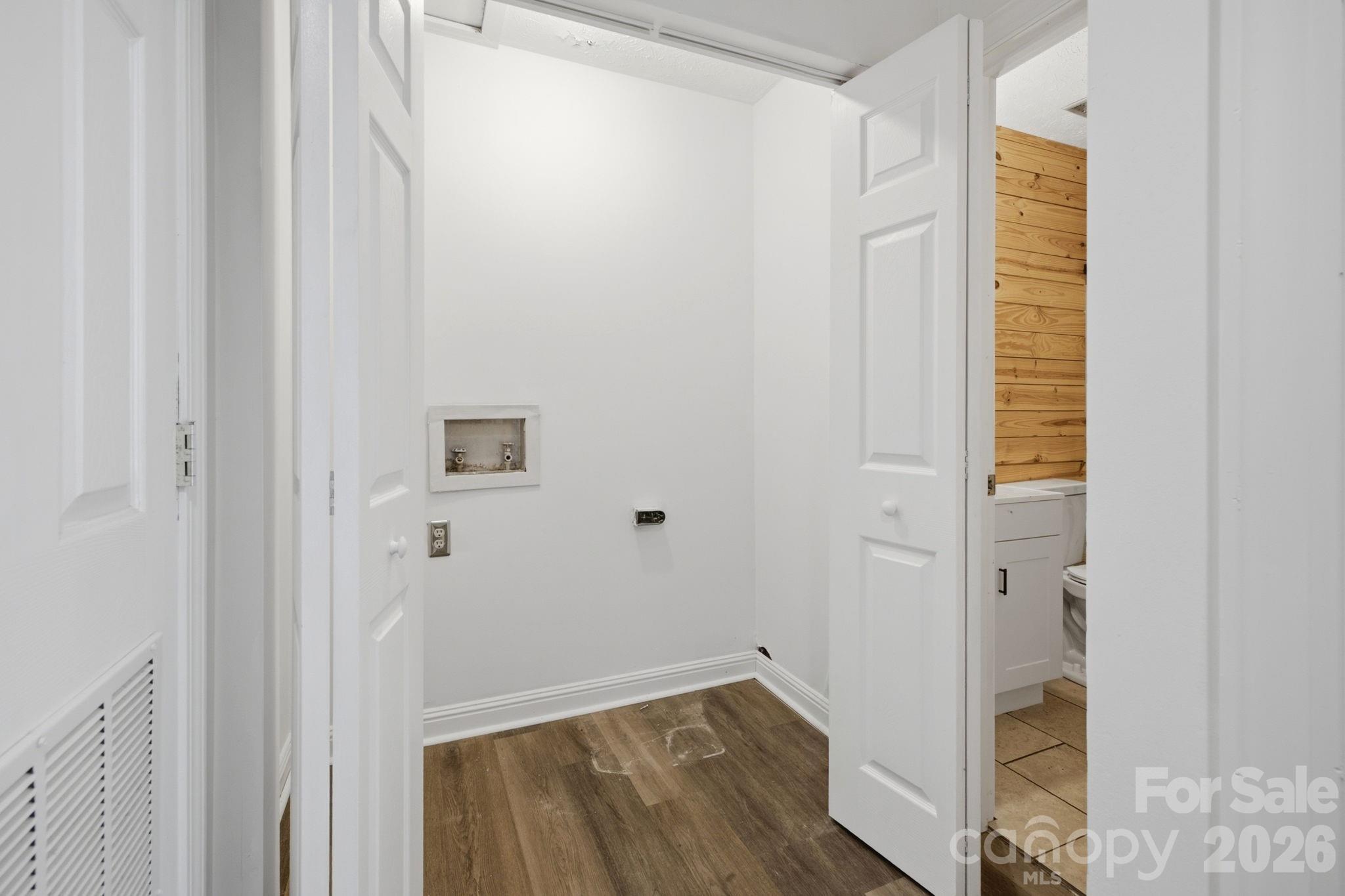 1050 21st Avenue NW #6 — Hickory
