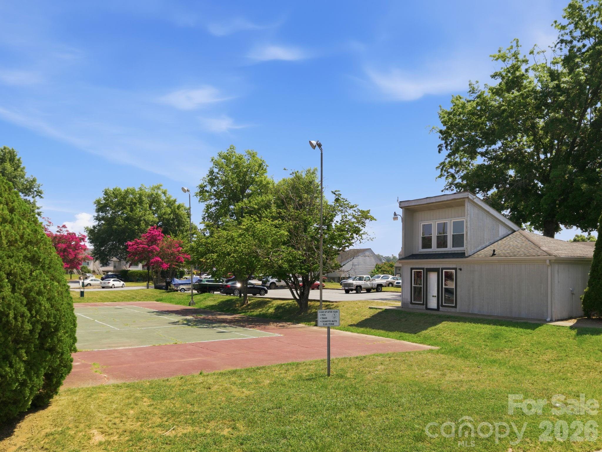 1050 21st Avenue NW #6 — Hickory