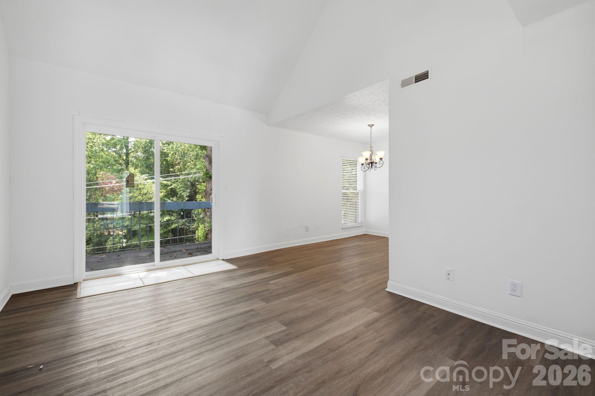 1050 21st Avenue NW #6 — Hickory
