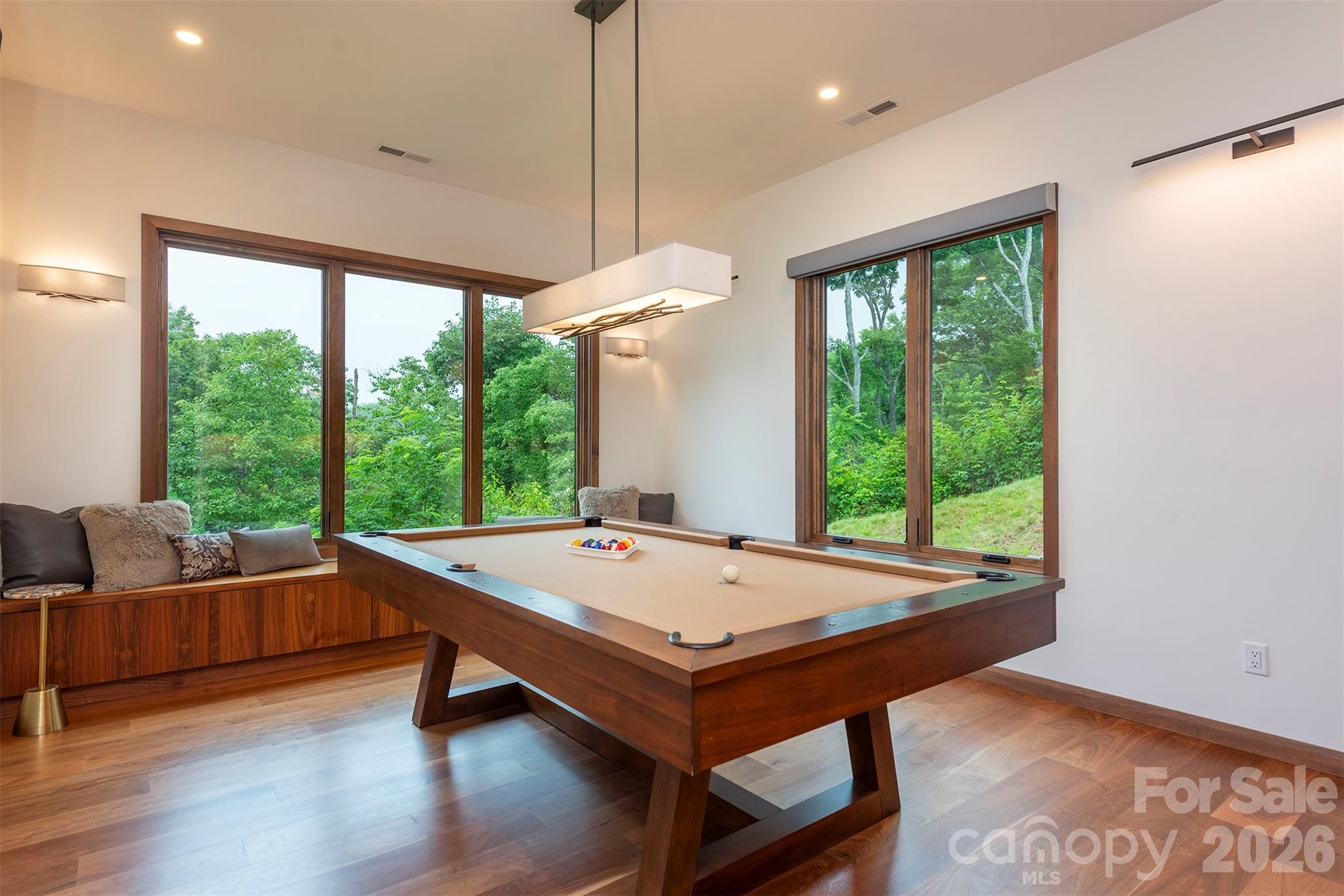158 Riverbend Forest Drive — Asheville