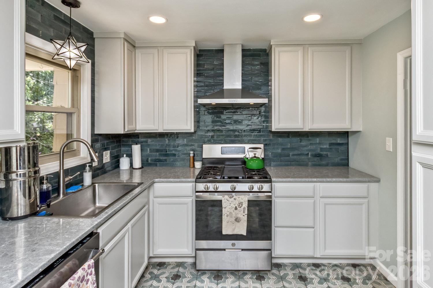17 Rhododendron Place — Asheville