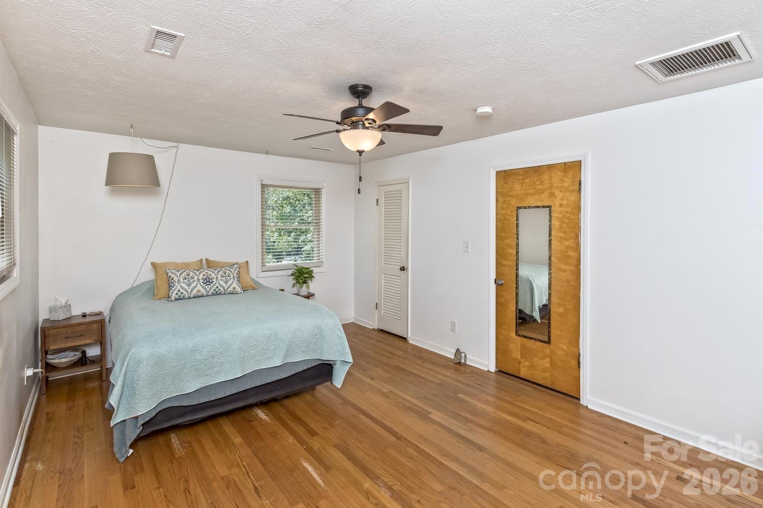 17 Rhododendron Place — Asheville
