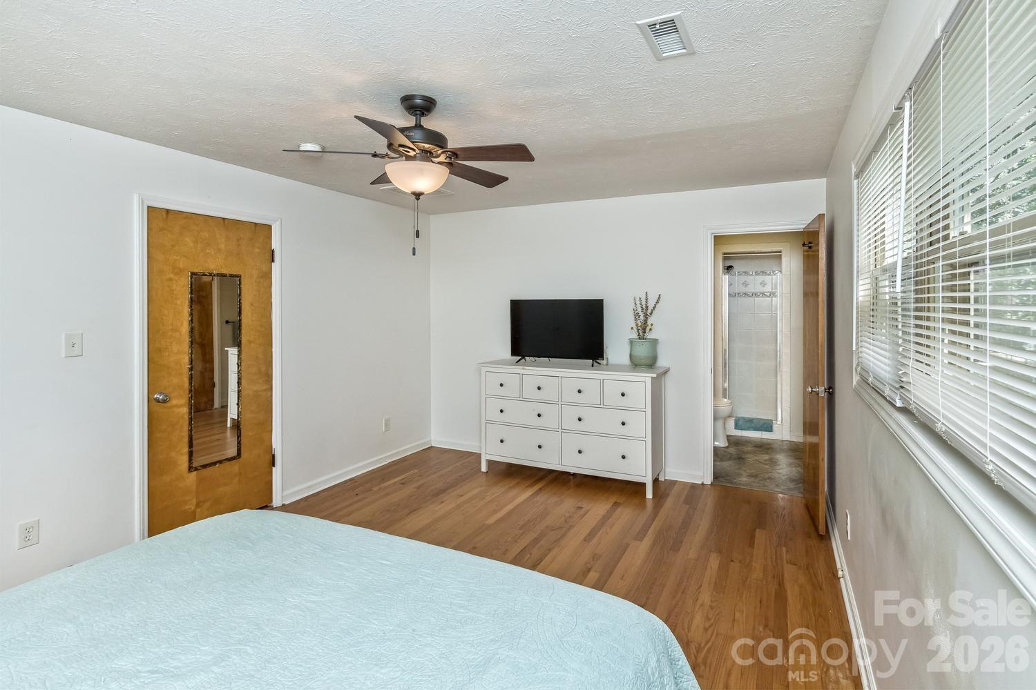 17 Rhododendron Place — Asheville