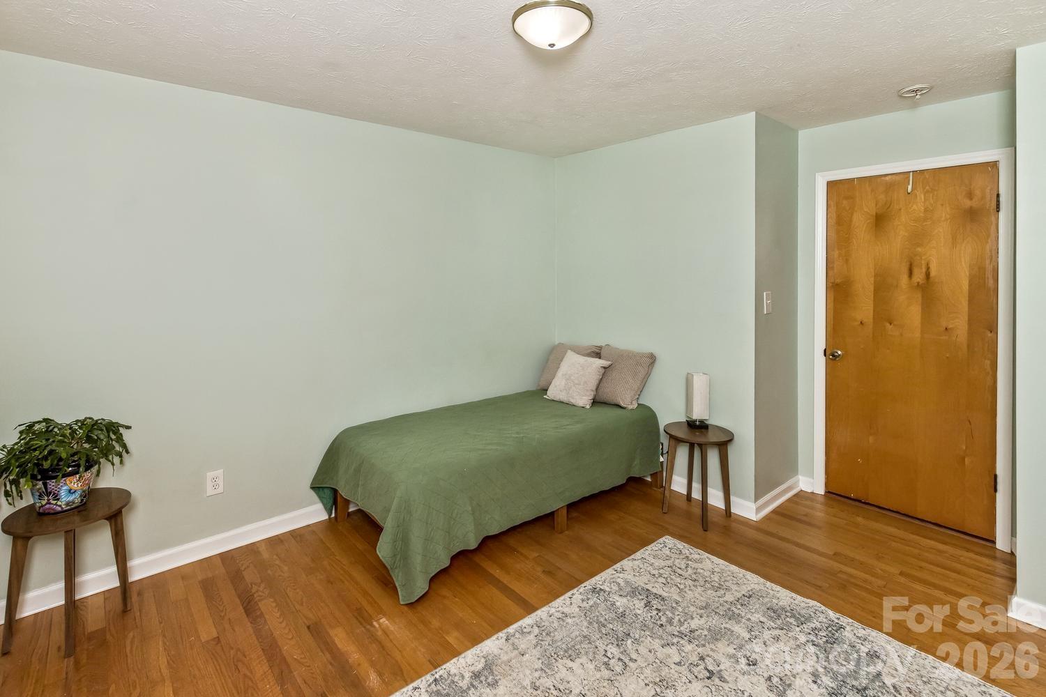 17 Rhododendron Place — Asheville