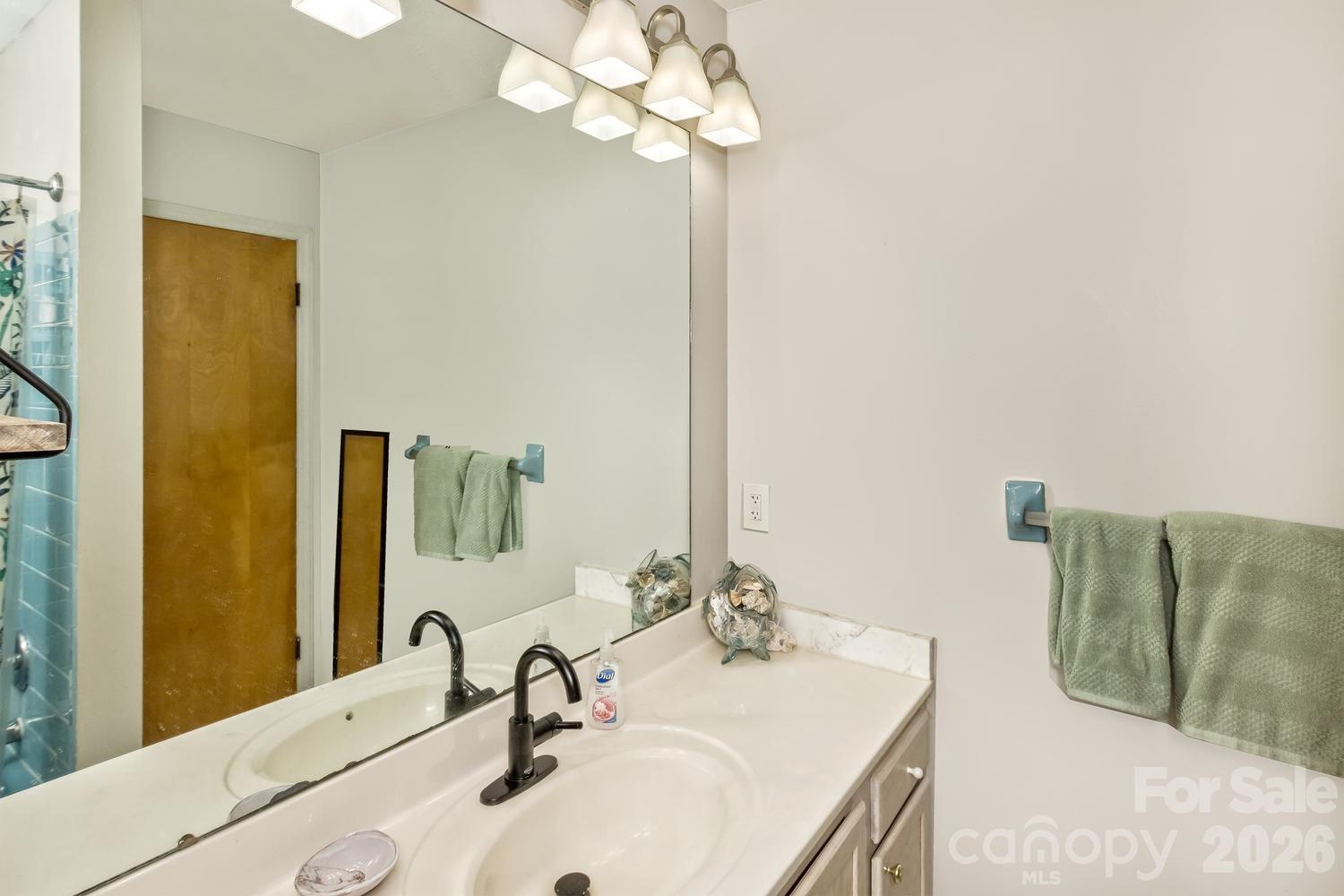 17 Rhododendron Place — Asheville