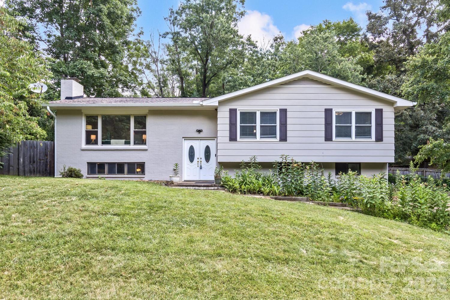 17 Rhododendron Place — Asheville