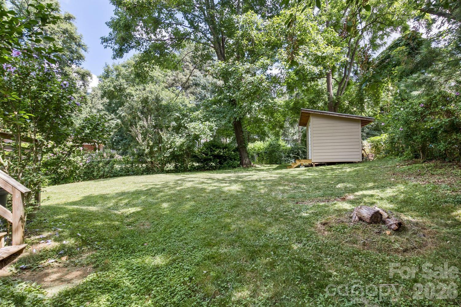 17 Rhododendron Place — Asheville