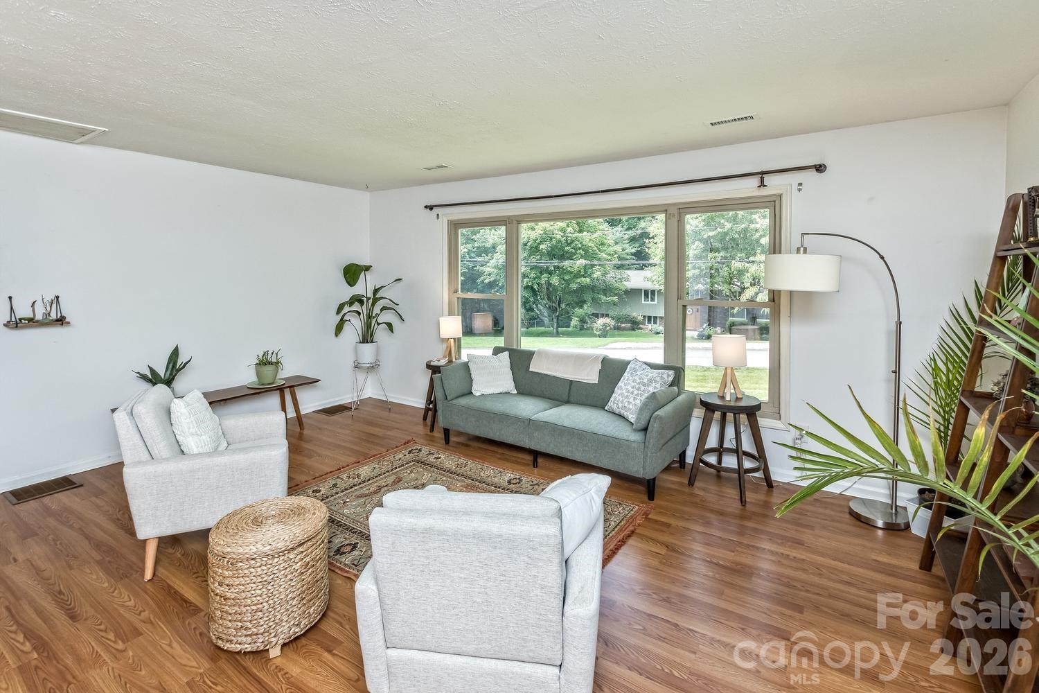 17 Rhododendron Place — Asheville