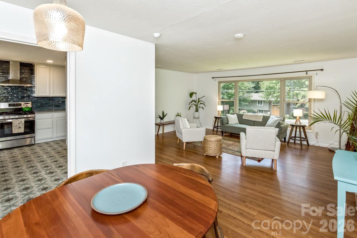 17 Rhododendron Place — Asheville