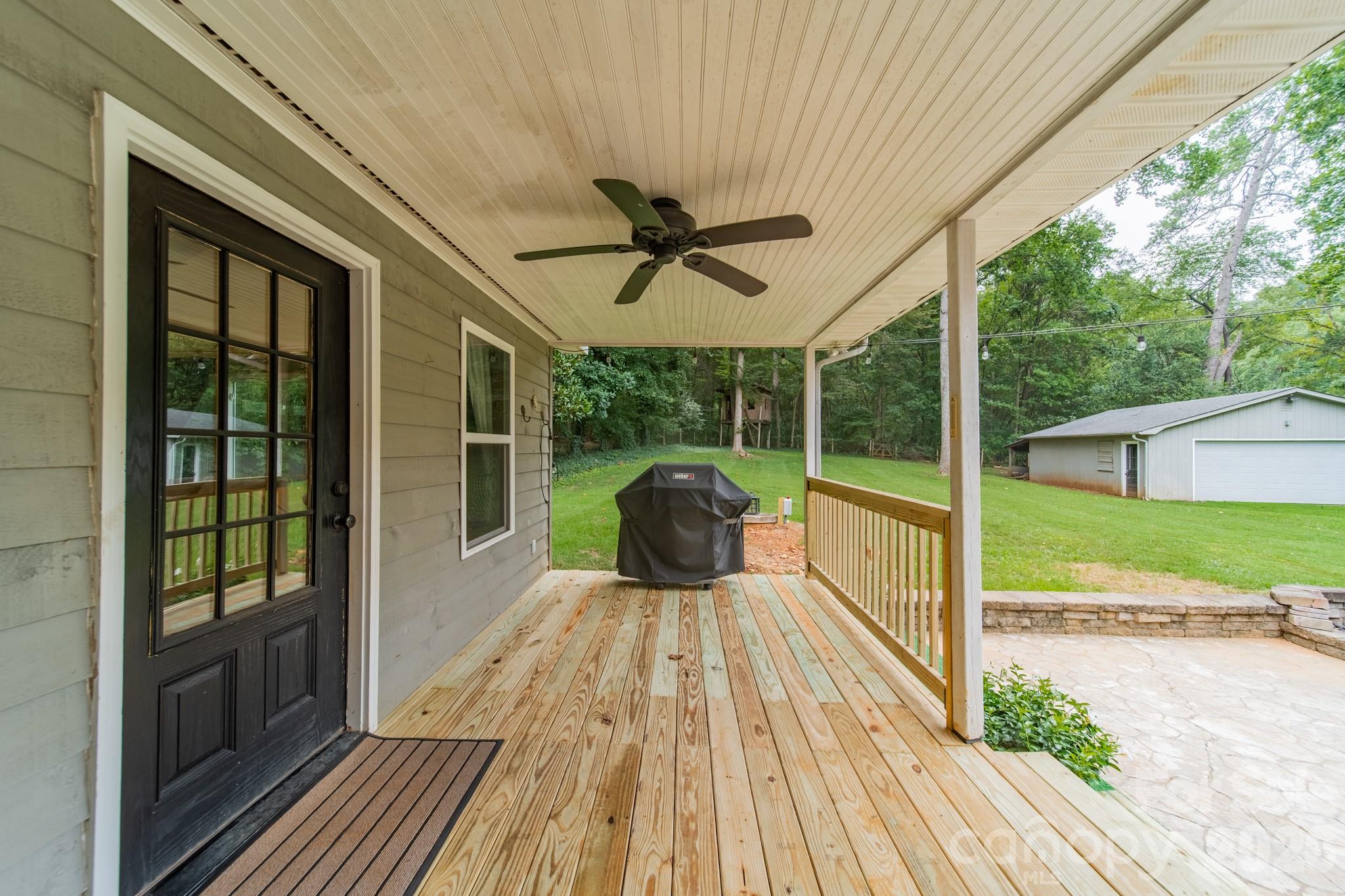 7400 Sample Road — Huntersville