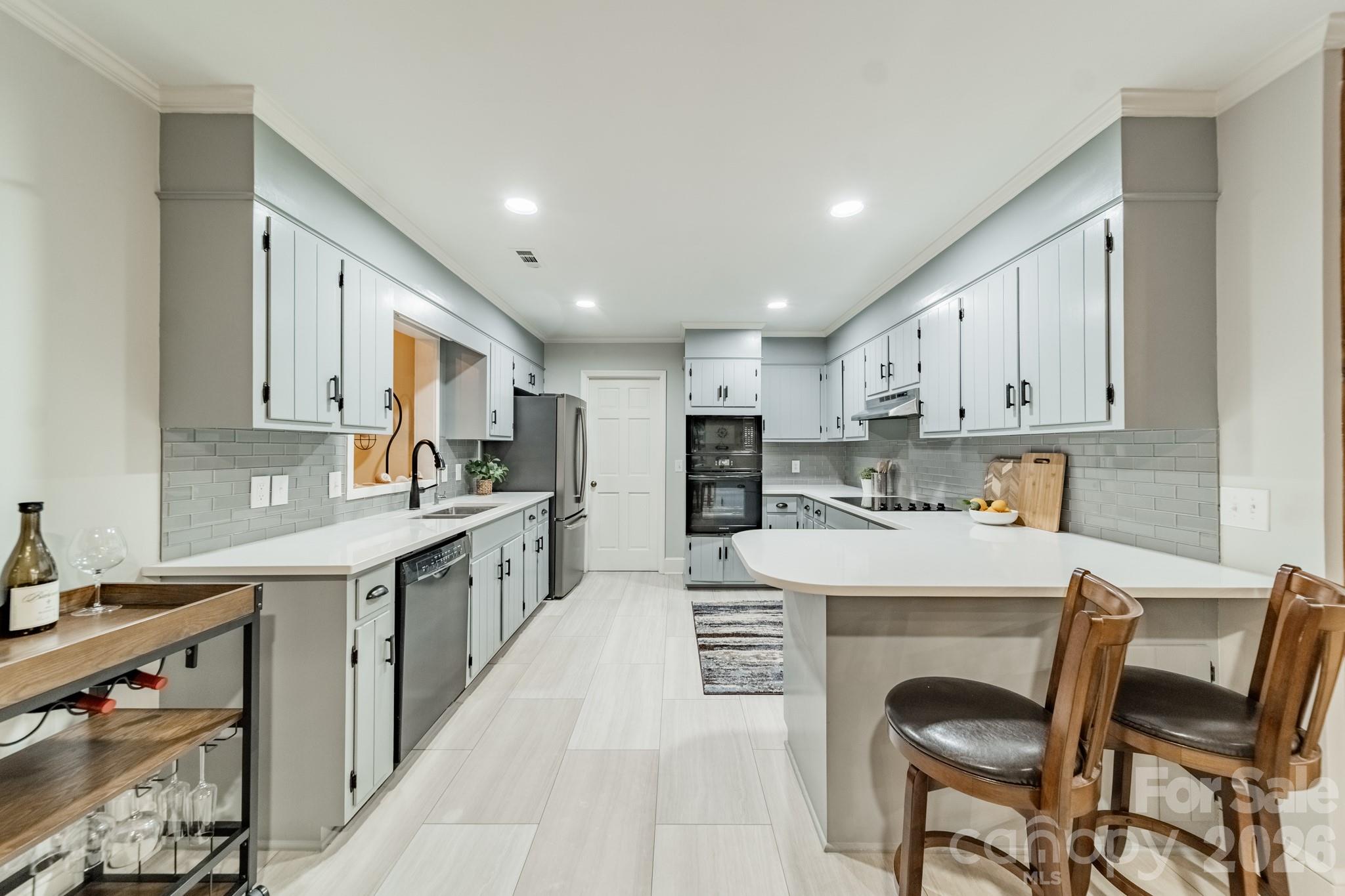 7400 Sample Road — Huntersville