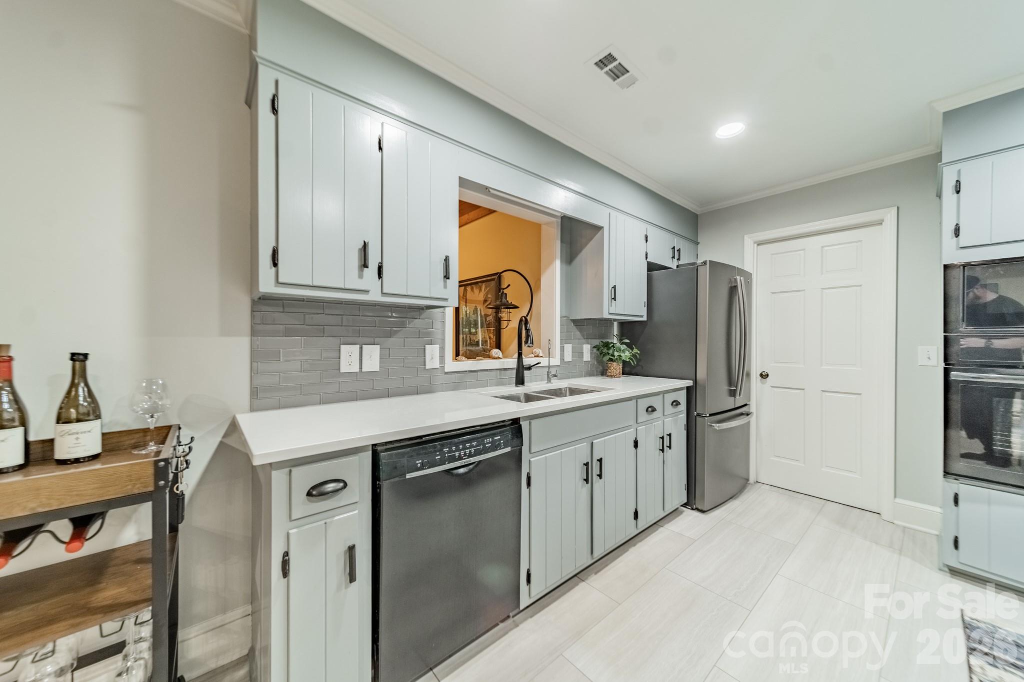 7400 Sample Road — Huntersville