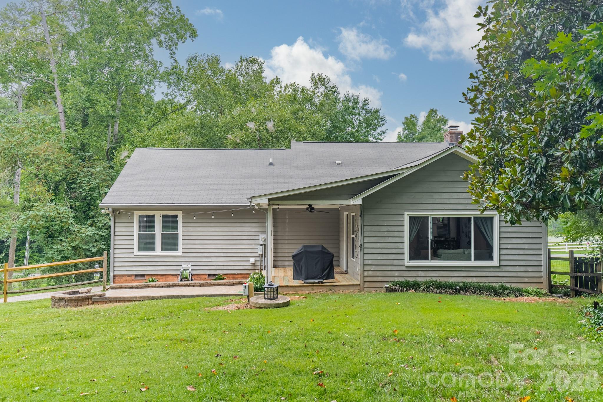 7400 Sample Road — Huntersville