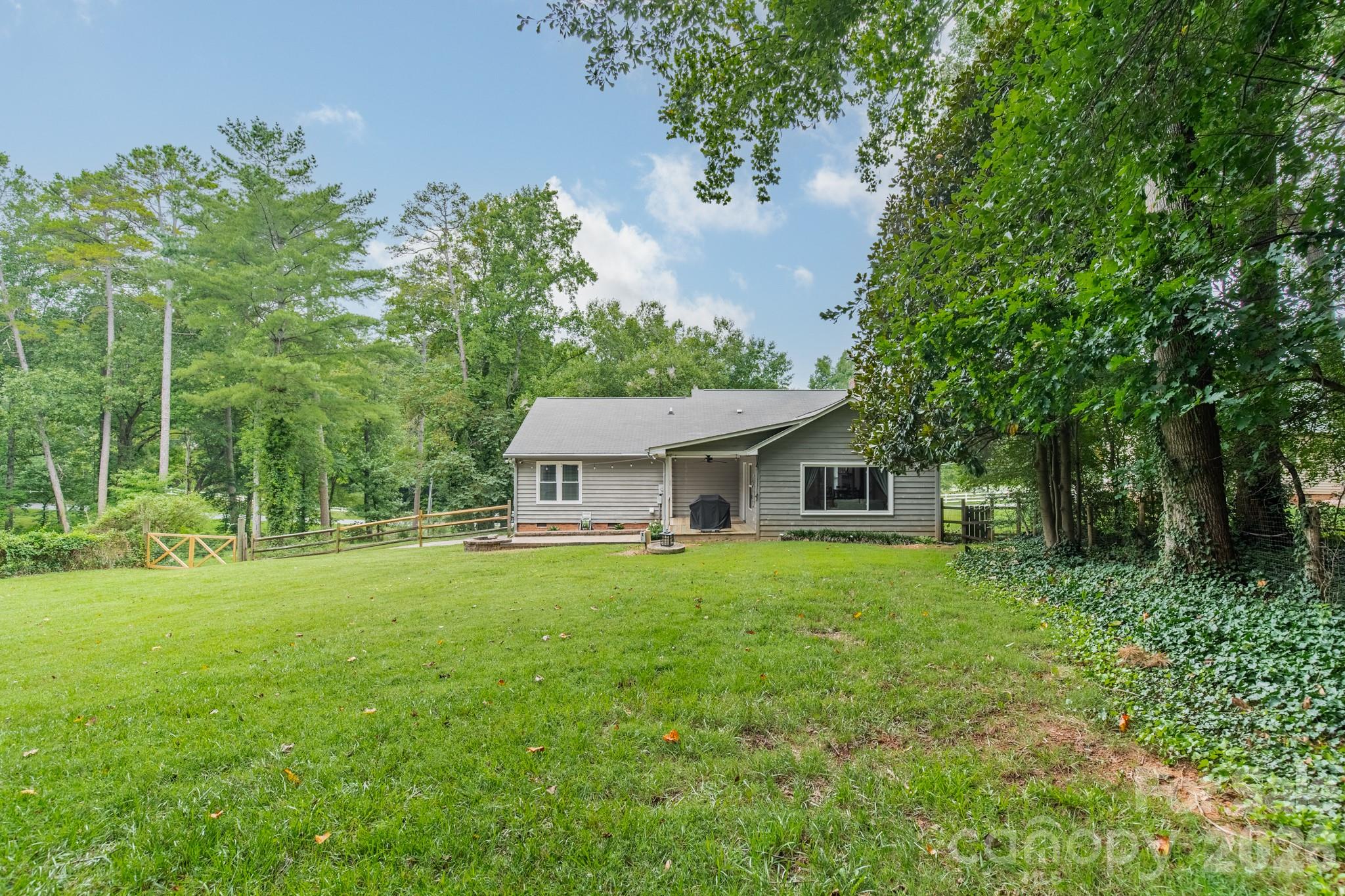 7400 Sample Road — Huntersville