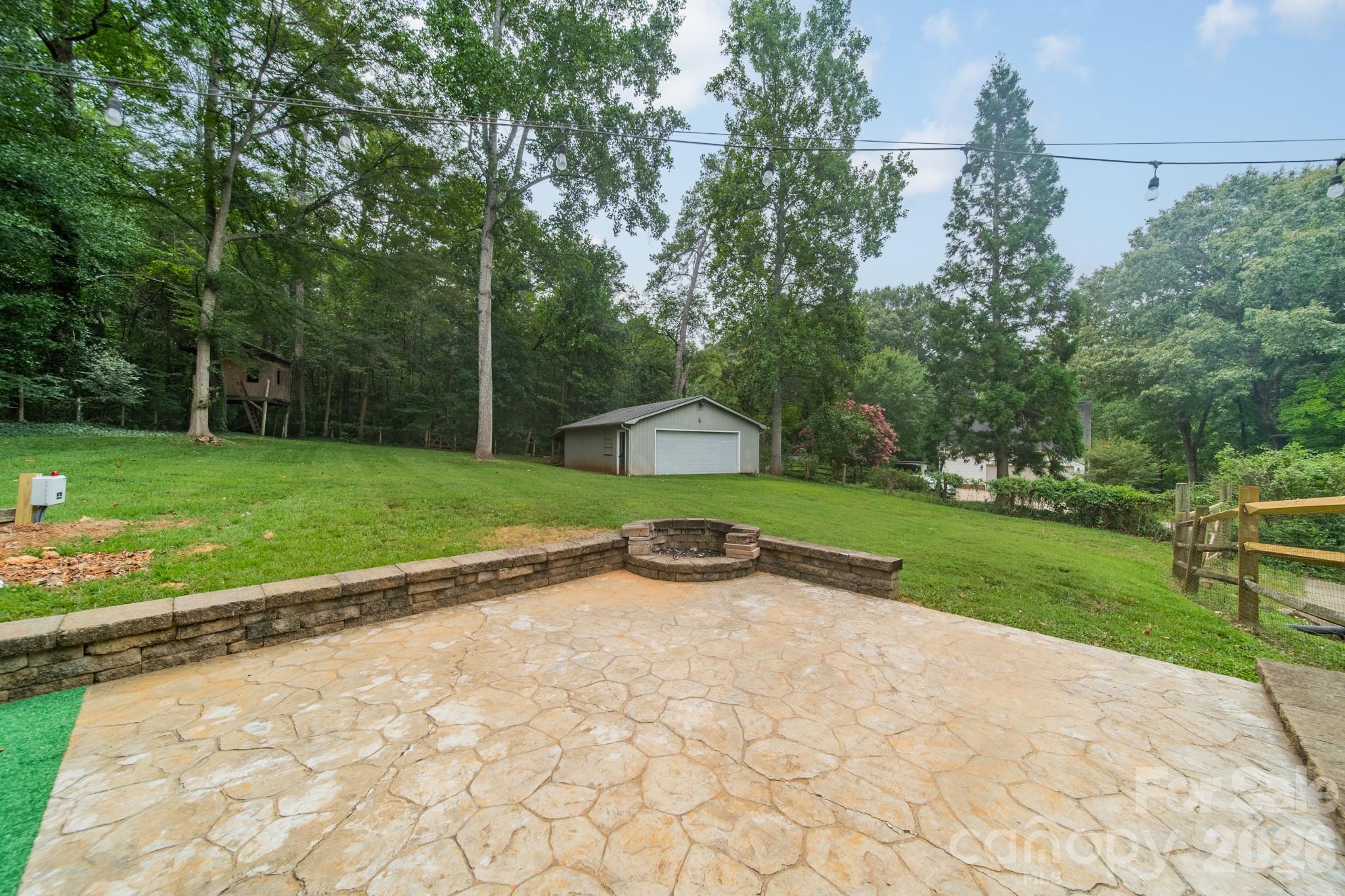 7400 Sample Road — Huntersville