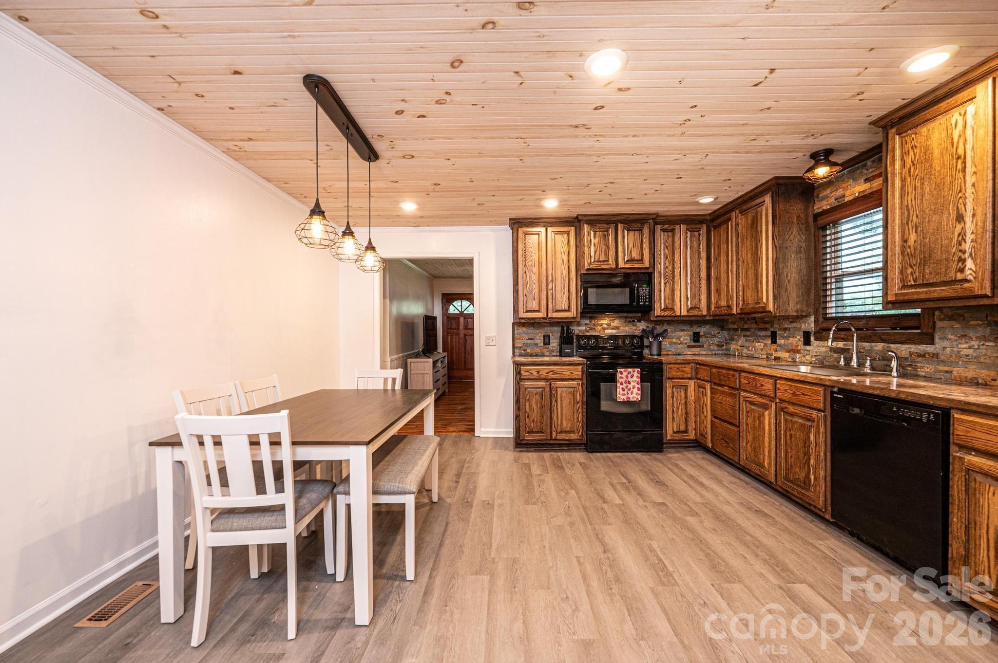 2729 Horseford Road — Lenoir
