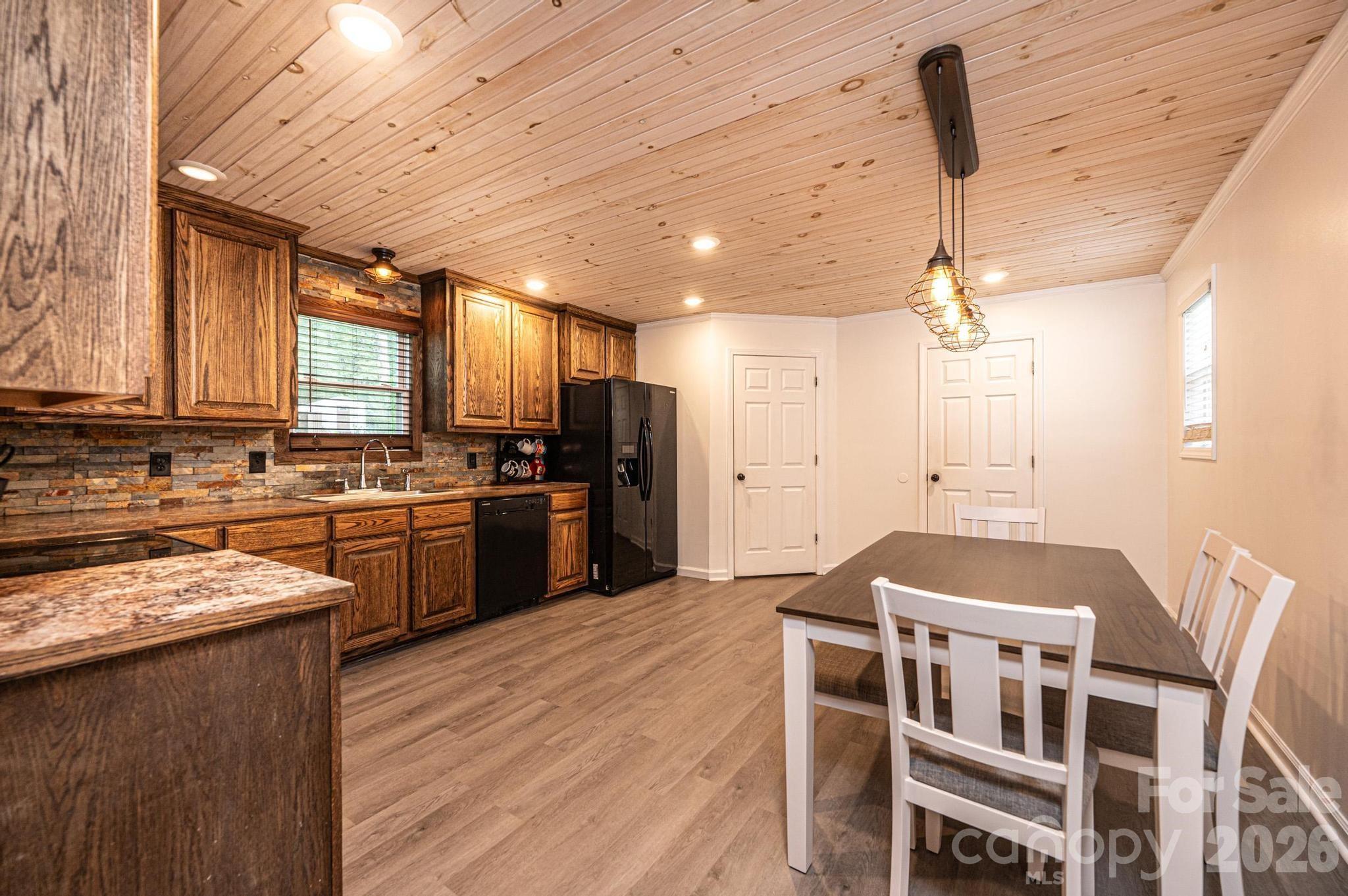 2729 Horseford Road — Lenoir