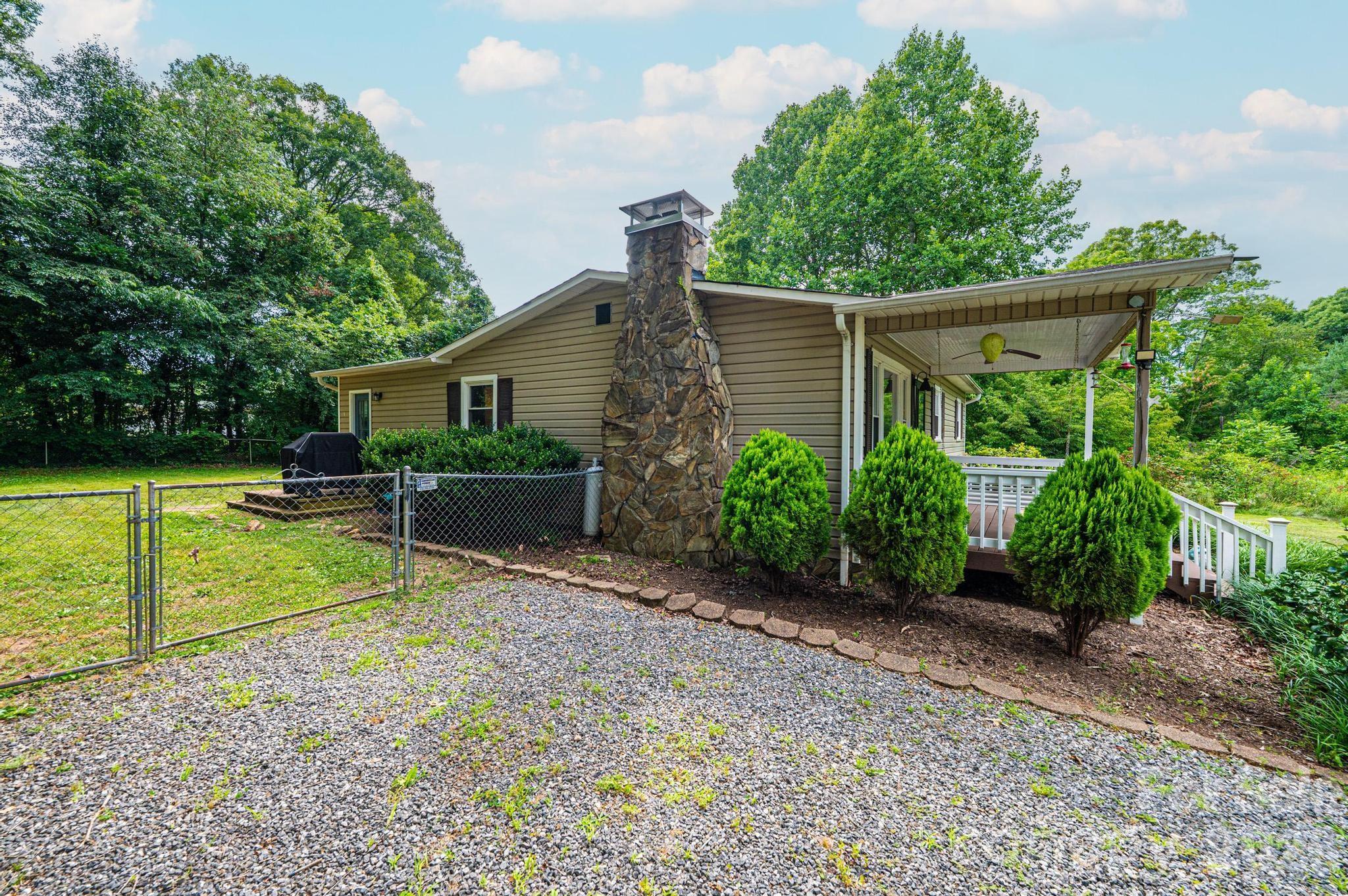 2729 Horseford Road — Lenoir