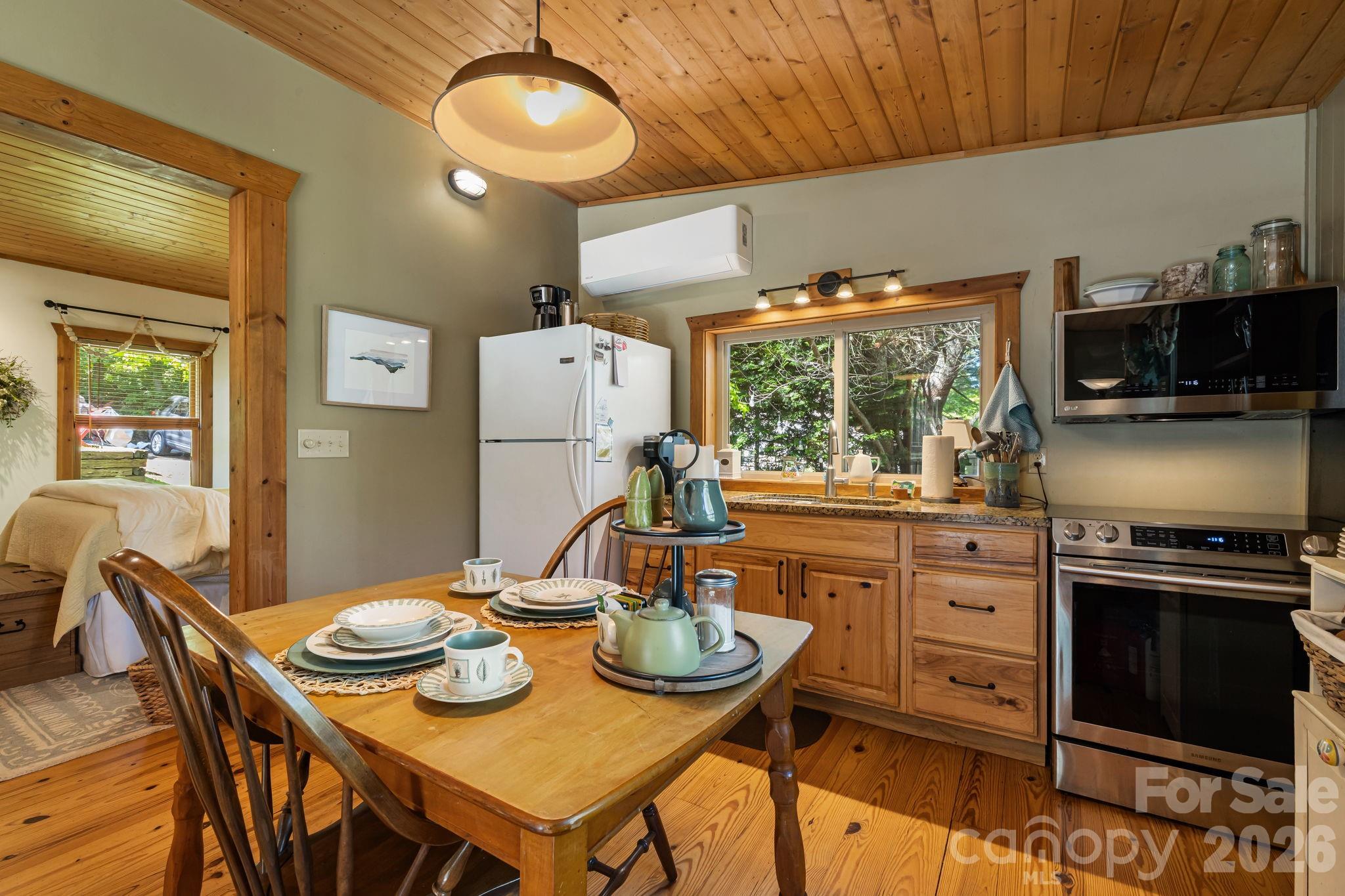 107  111 Hougie Heaven Lane — Franklin