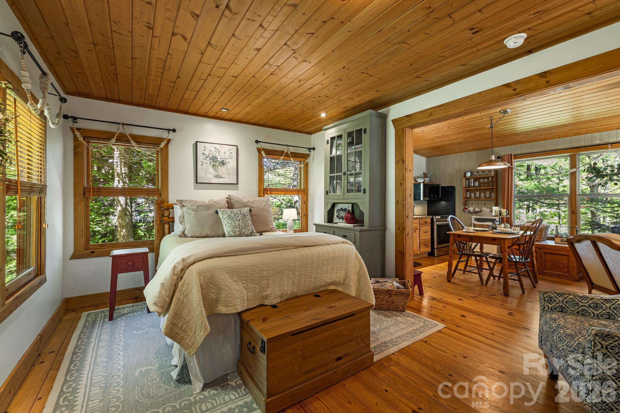 107  111 Hougie Heaven Lane — Franklin