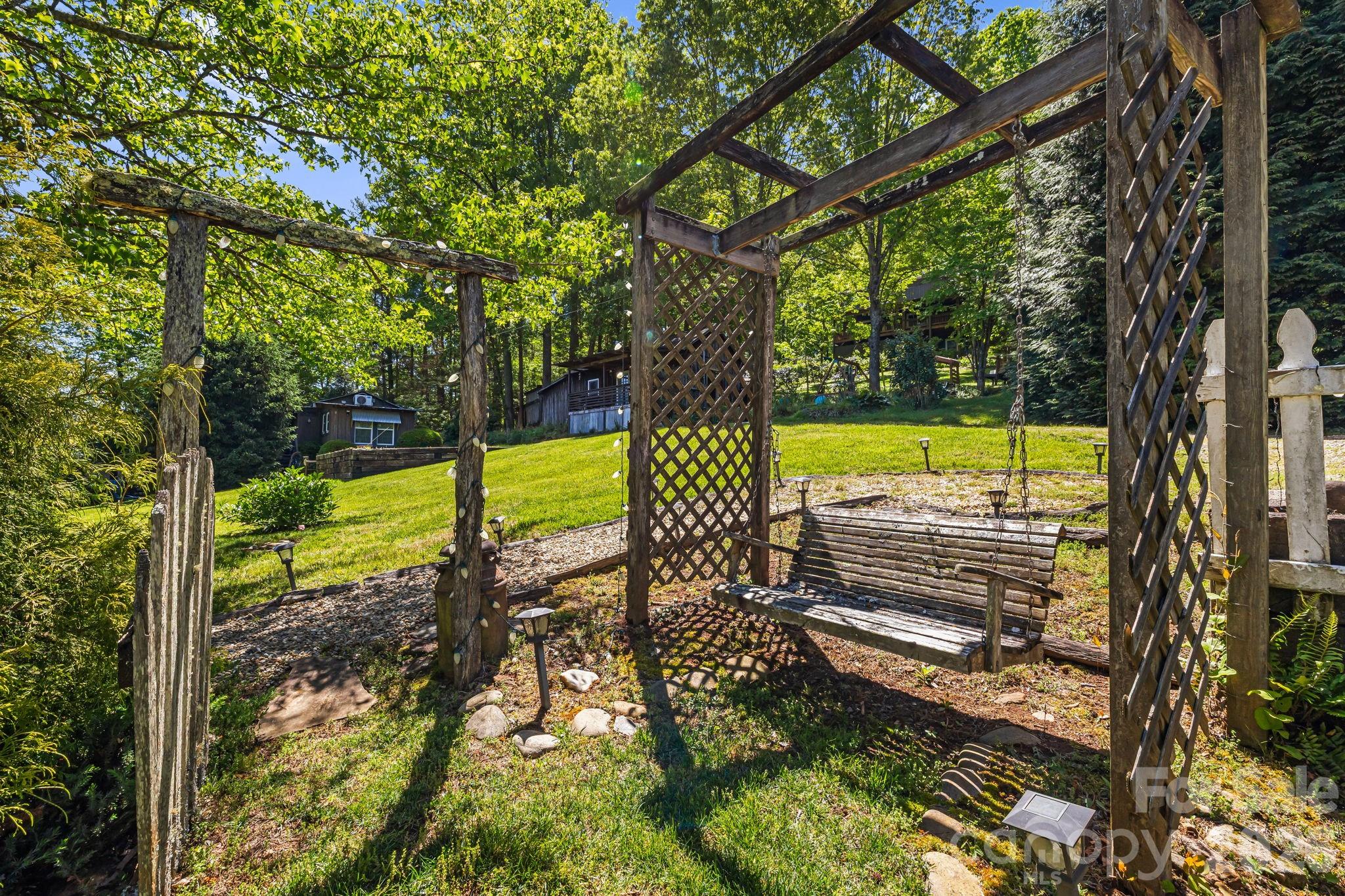 107  111 Hougie Heaven Lane — Franklin