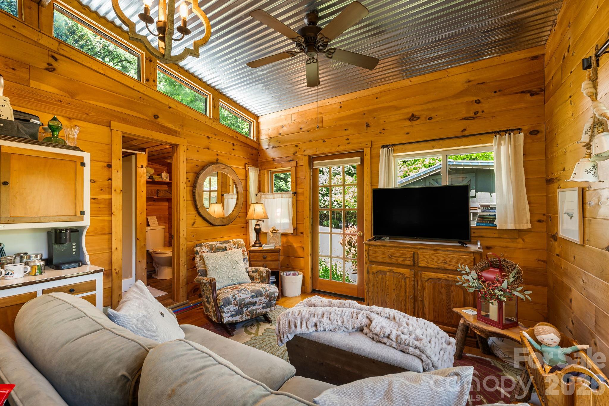 107  111 Hougie Heaven Lane — Franklin