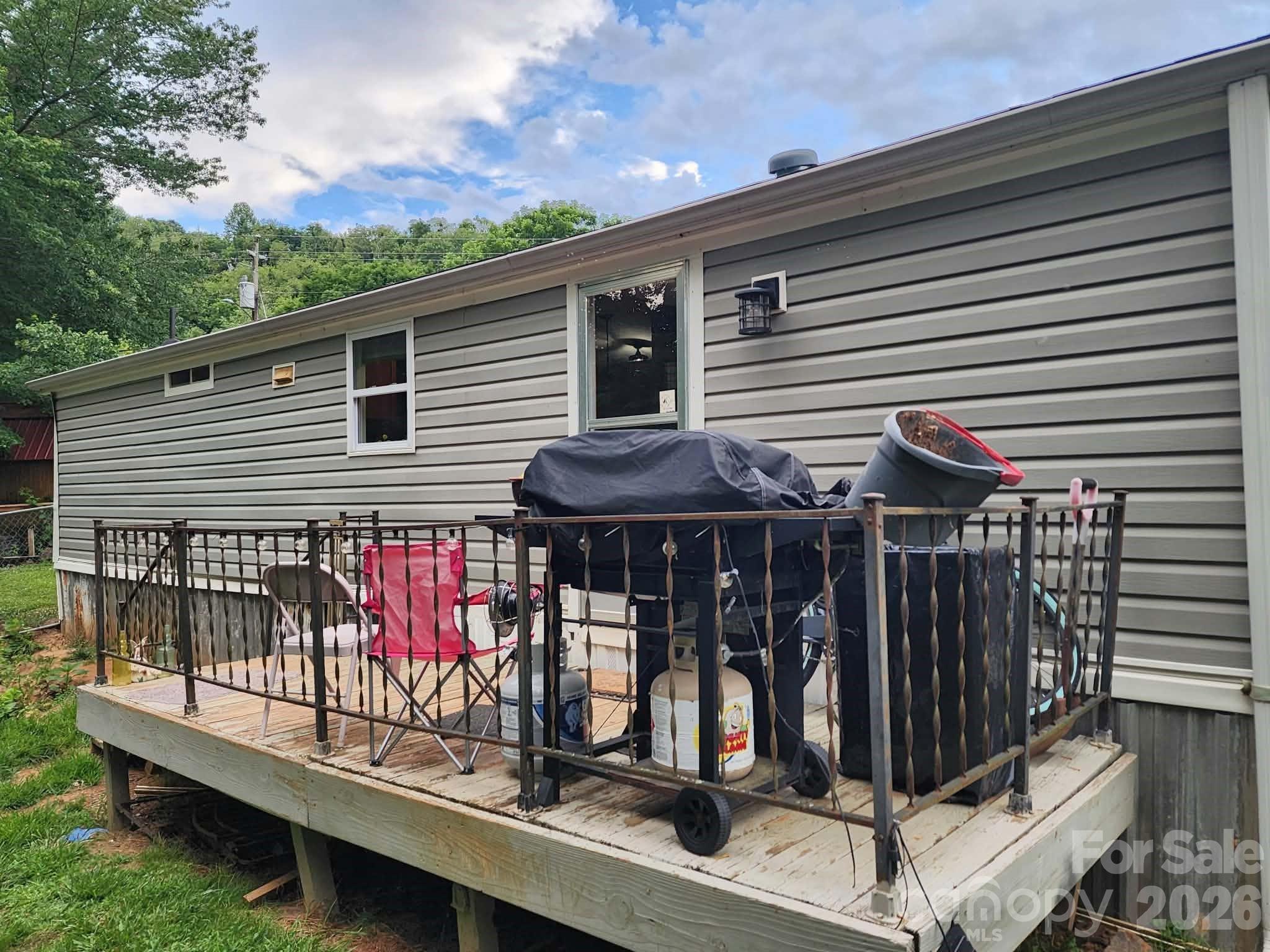 345 Hyatt Street — Waynesville