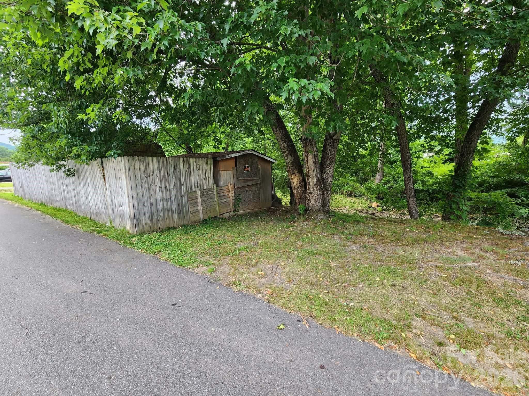 345 Hyatt Street — Waynesville