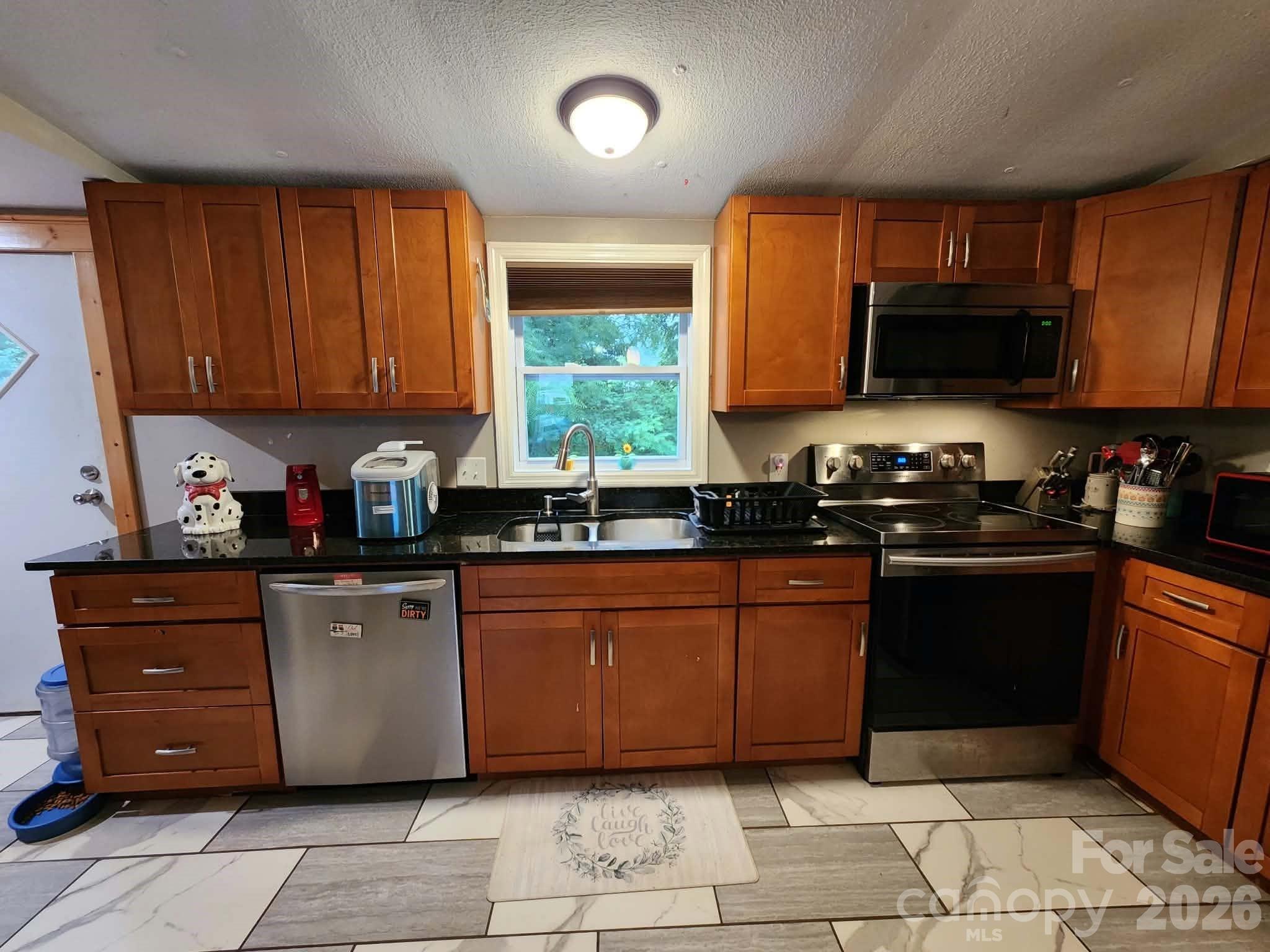 345 Hyatt Street — Waynesville
