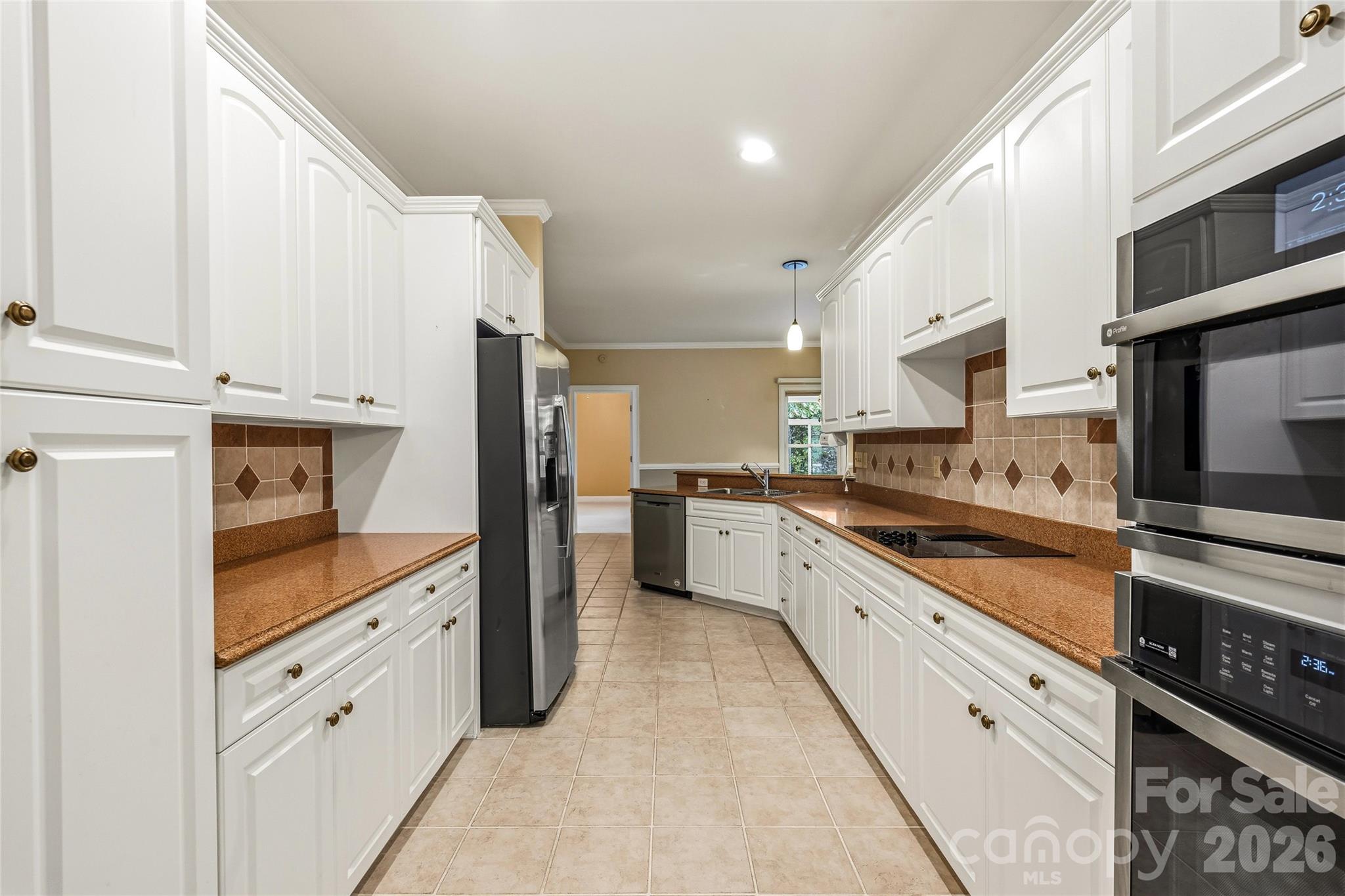 200 Teaberry Lane — Hendersonville