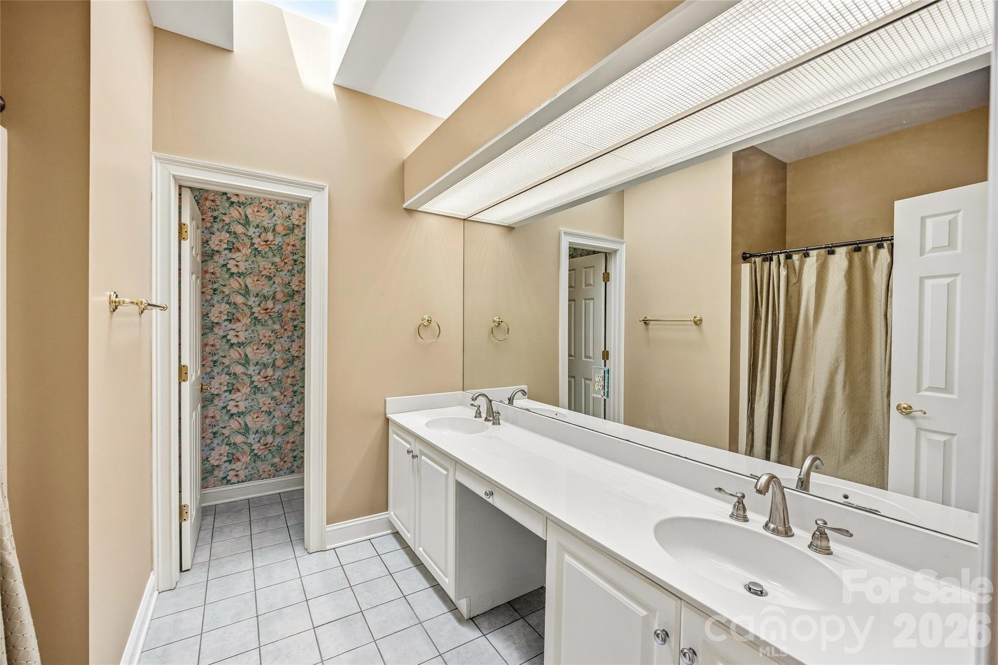 200 Teaberry Lane — Hendersonville