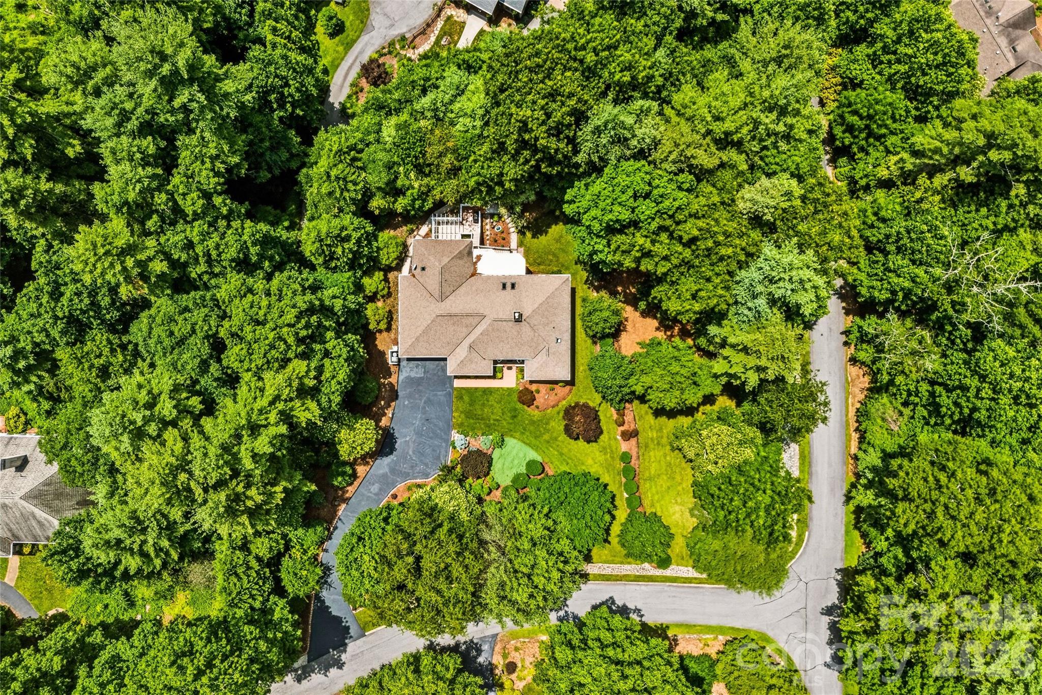 200 Teaberry Lane — Hendersonville