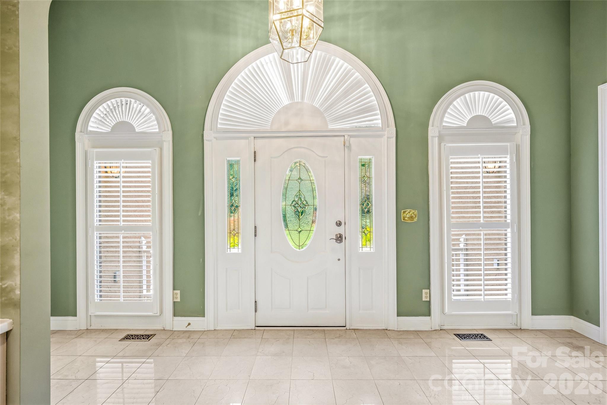 200 Teaberry Lane — Hendersonville