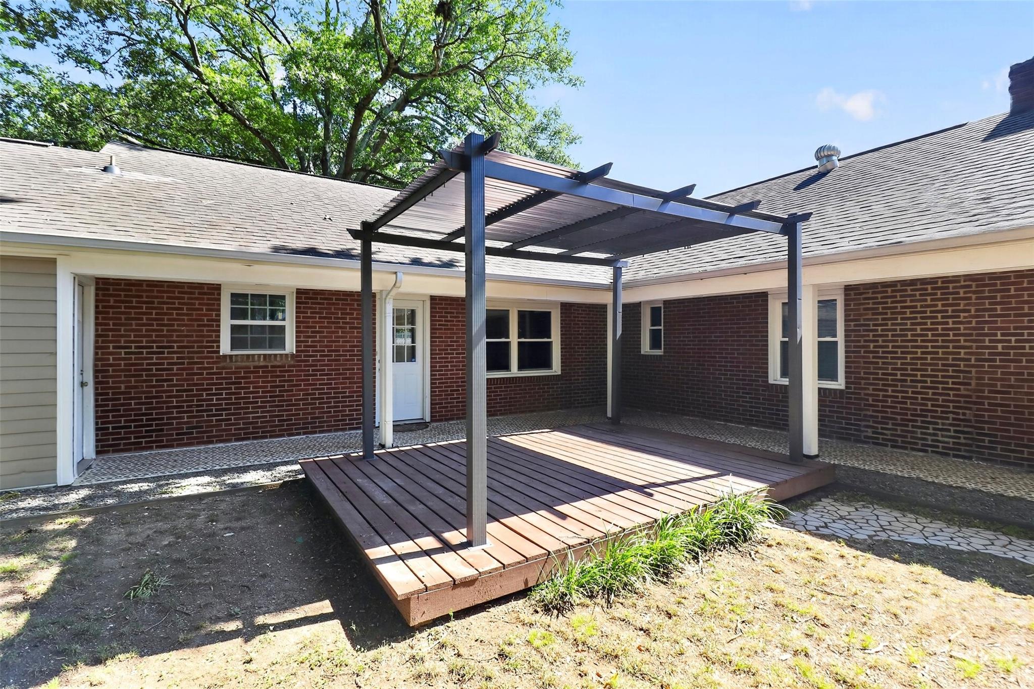 704 Lancaster Avenue — Monroe